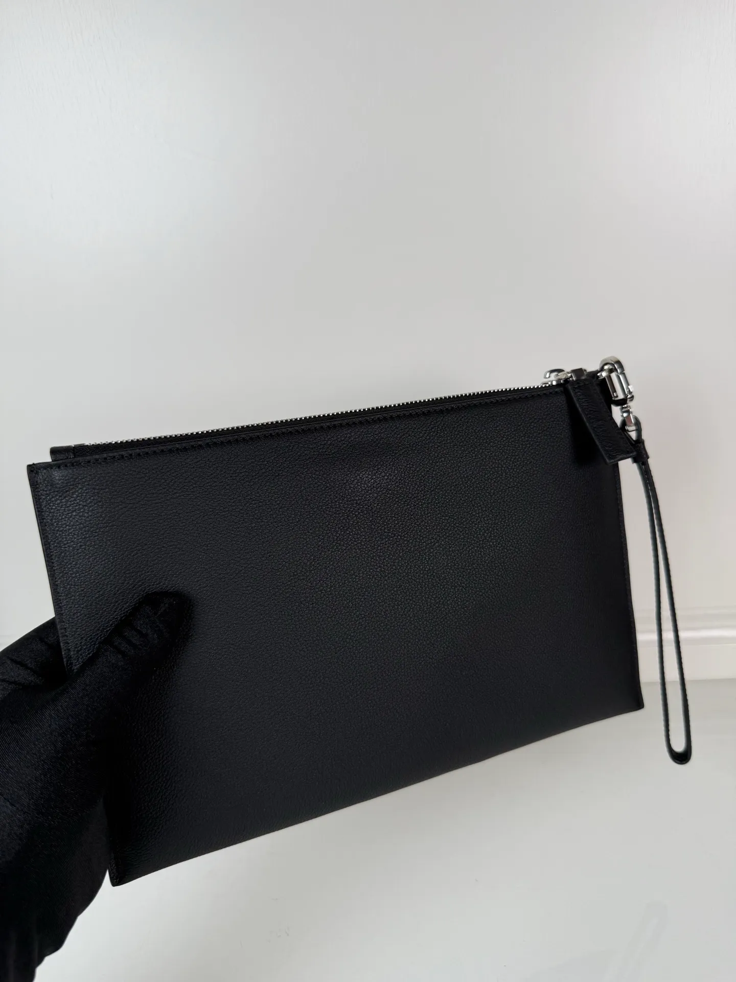 💰620, P Home➡️Men's deer pattern leather handbag, black, single quality, model 2NG005, equipped with detachable wrist strap, a zipper compartment, six card slot pockets, size 28×18cm
