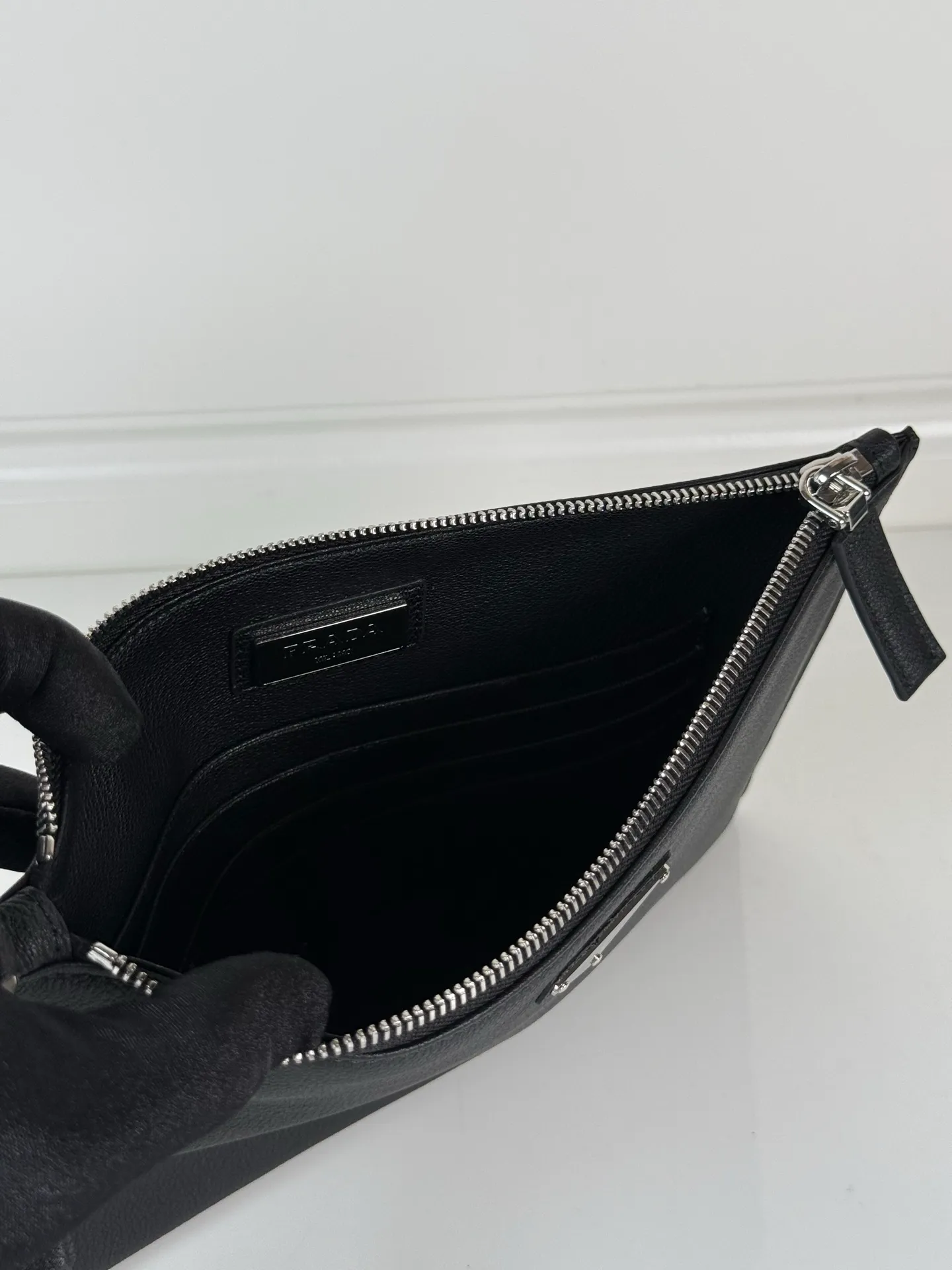 💰620, P Home➡️Men's deer pattern leather handbag, black, single quality, model 2NG005, equipped with detachable wrist strap, a zipper compartment, six card slot pockets, size 28×18cm