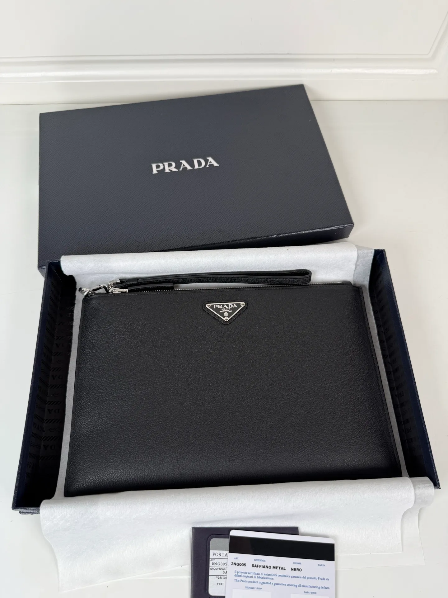 💰620, P Home➡️Men's deer pattern leather handbag, black, single quality, model 2NG005, equipped with detachable wrist strap, a zipper compartment, six card slot pockets, size 28×18cm