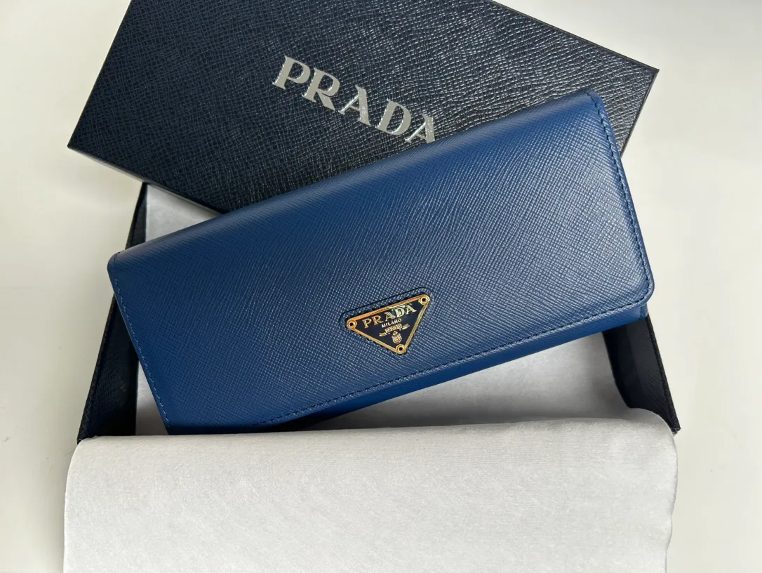 💰560, P Home➡️Ladies flip wallet, model 1MH132, royal blue, made of imported cross-grain cowhide, original quality, size 18.7x9.5cm, taken in kind, what you see is what you get