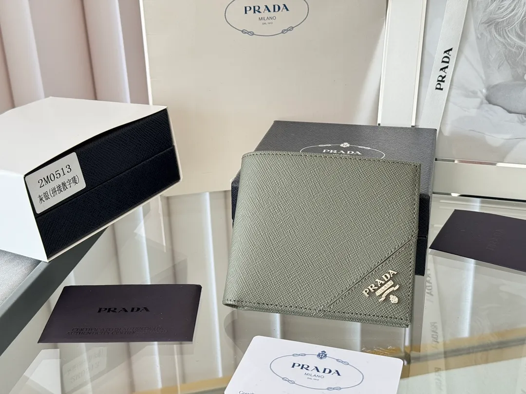 prada men's cross pattern short clip, easy to store, can hold 8 cards and cash, a must-have for men, model 2M0513, original quality, Saffiano cross pattern➕made from imported hardware, size 11cm×9.5cm, color as shown