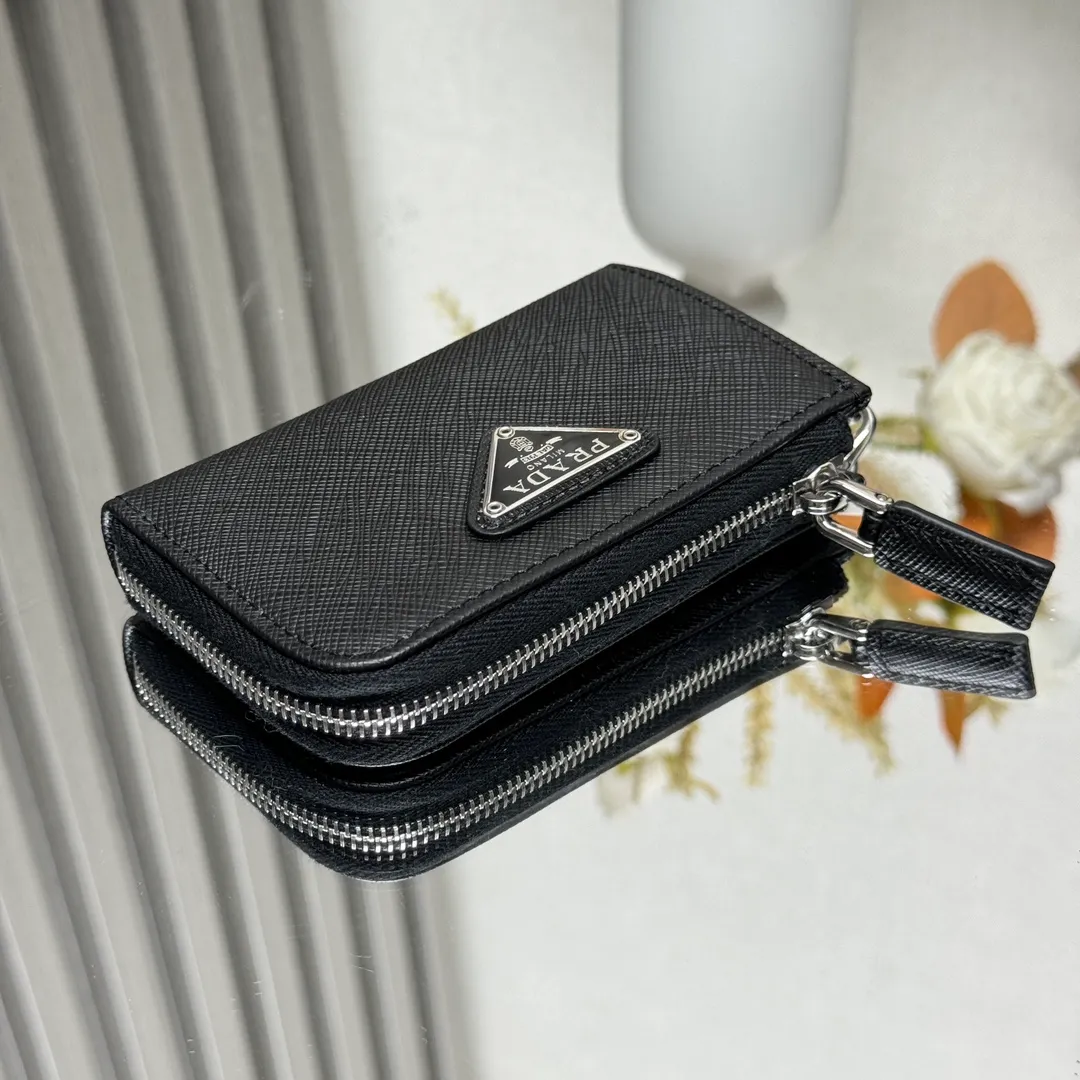 P380 [Top original order] PRADA's new key bag 🚗 (car key bag), model 1TT085, internal code 164 OEM code 💋 This convenient Saffiano leather key bag charm adopts zipper closure, with metal spring buckle and split ring. The product is decorated with an enameled triangle logo. Cards can be placed💰, the most important thing is that it can be hung on the backpack, fashionable and avant-garde🏅️🏅️🏅️Size: length 10.5*height 6.5cm