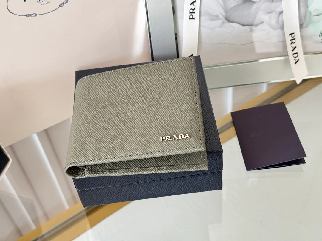 prada men's cross pattern short clip, easy to store, can hold 8 cards and cash, a must-have for men, model 2M0513, original quality, Saffiano cross pattern➕made from imported hardware, size 11cm×9.5cm, color as shown