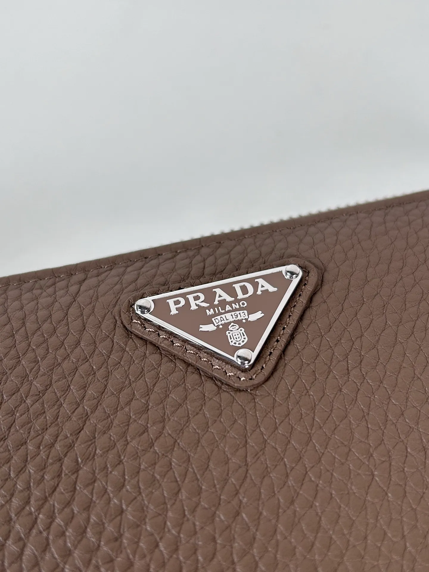 💰600, P Home➡️Men's cross-pattern wallet, gray deerskin, model 2M1317, single-dollar quality, made of cross-pattern cowhide, size 20cm×10.3cm