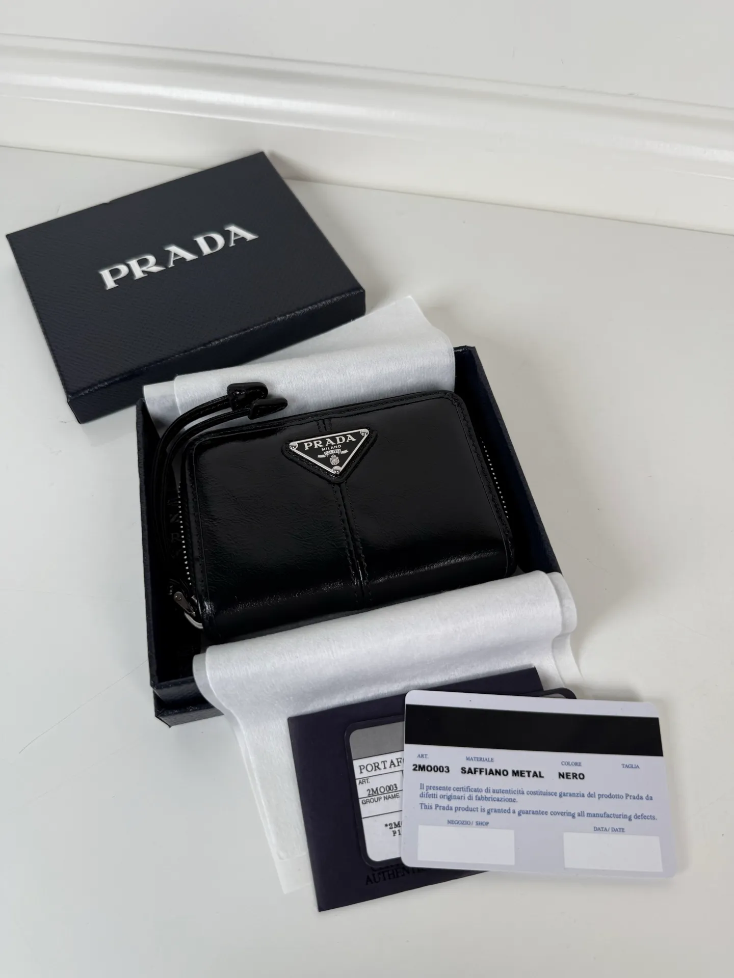 💰400, P Home ➡️Black waxed leather card holder for men and women, model 2MM003, classic and practical zipper design, pleated card slots inside, convenient for classification and storage. Perfect for going out alone with your mobile phone in summer or putting it in a small bag. Size 11×7.5cm, original quality, your best choice