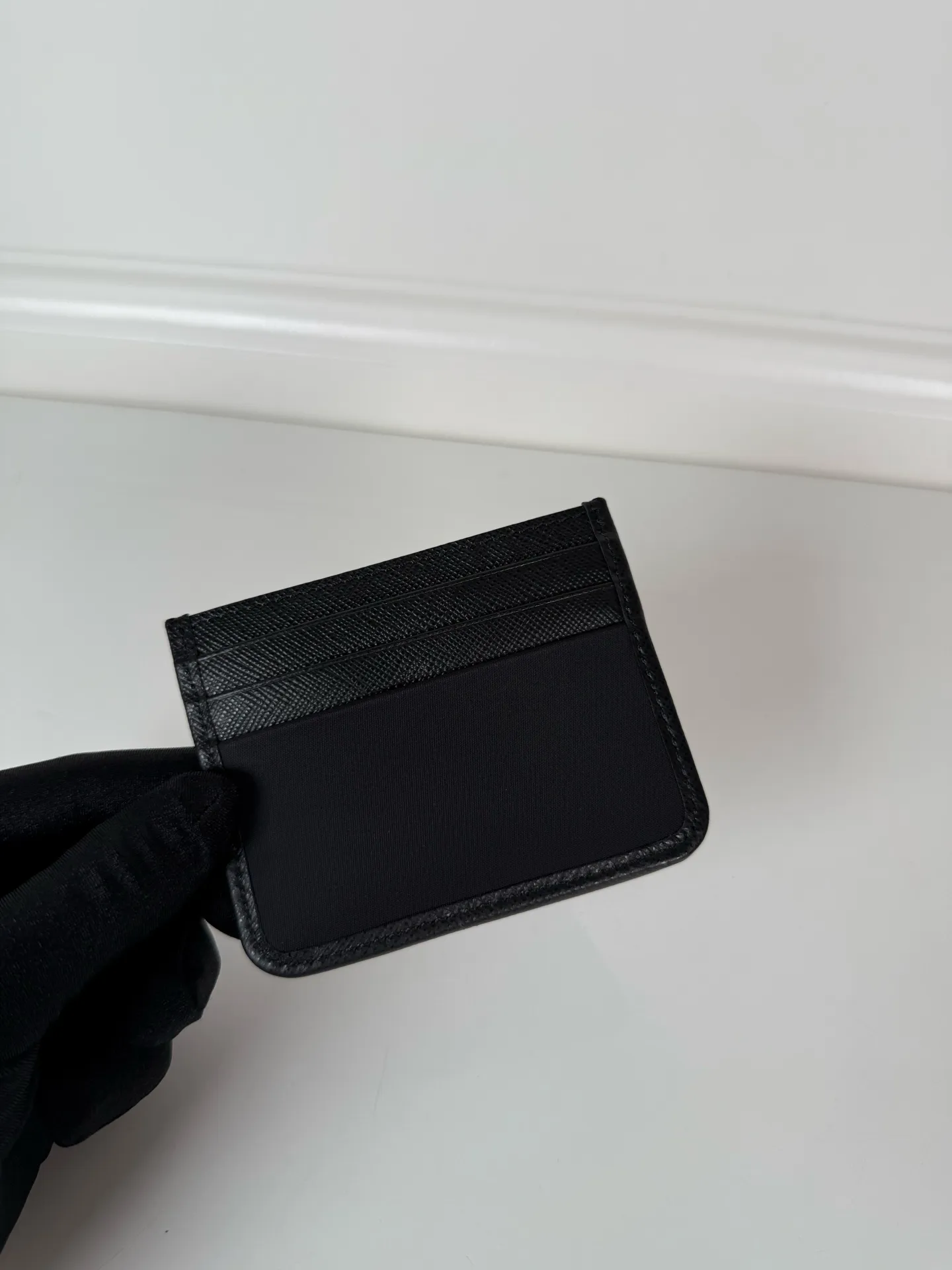 💰300, P Home ➡️ Unisex small card holder, model 1MC025, original quality, imported cross pattern + nylon fabric, 6 card slots ➕ one middle sandwich, can hold multiple cards and zeros 💰, size 11.2×8.5cm, taken in kind, what you see is what you get