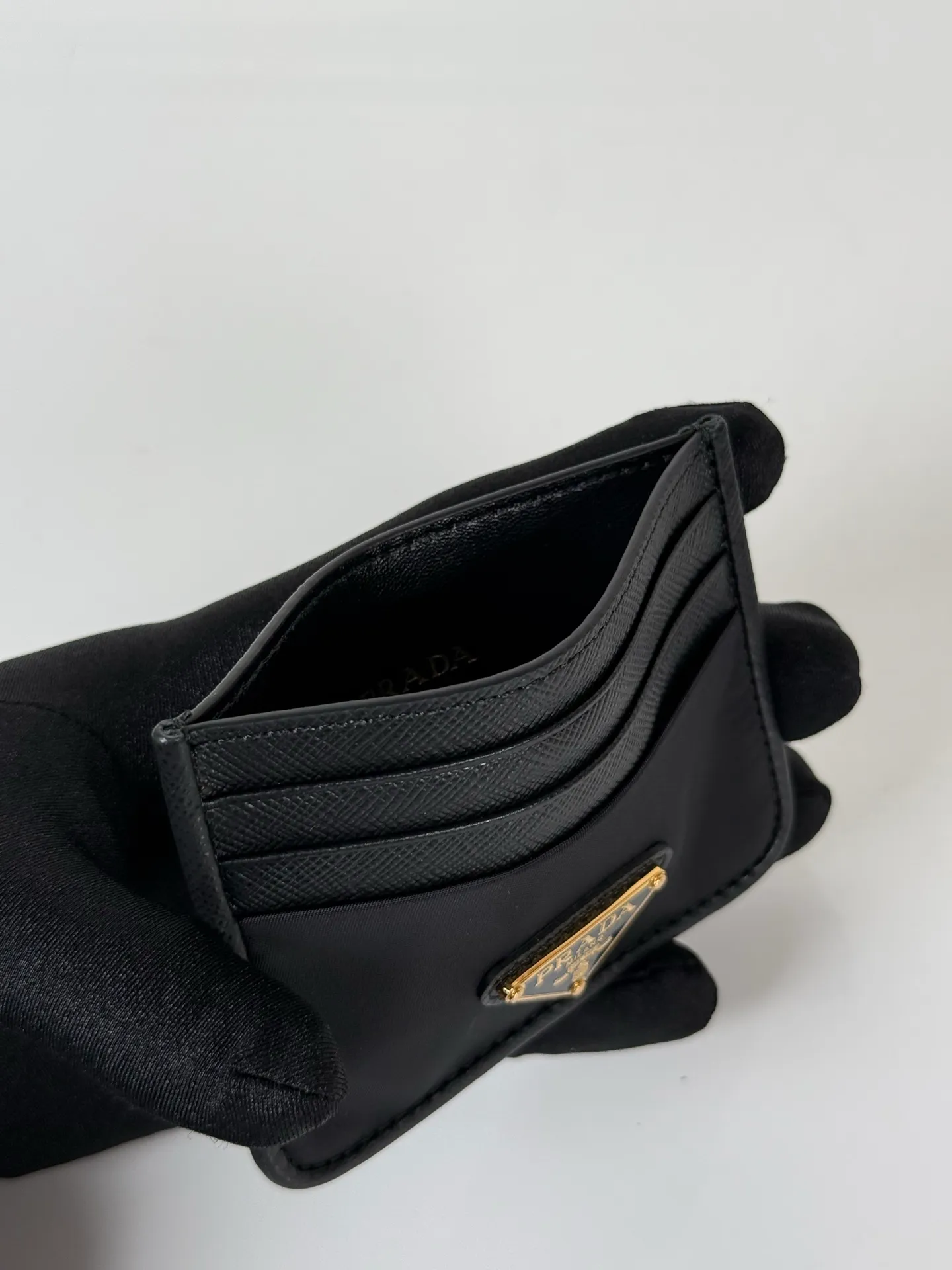 💰300, P Home ➡️ Unisex small card holder, model 1MC025, original quality, imported cross pattern + nylon fabric, 6 card slots ➕ one middle sandwich, can hold multiple cards and zeros 💰, size 11.2×8.5cm, taken in kind, what you see is what you get
