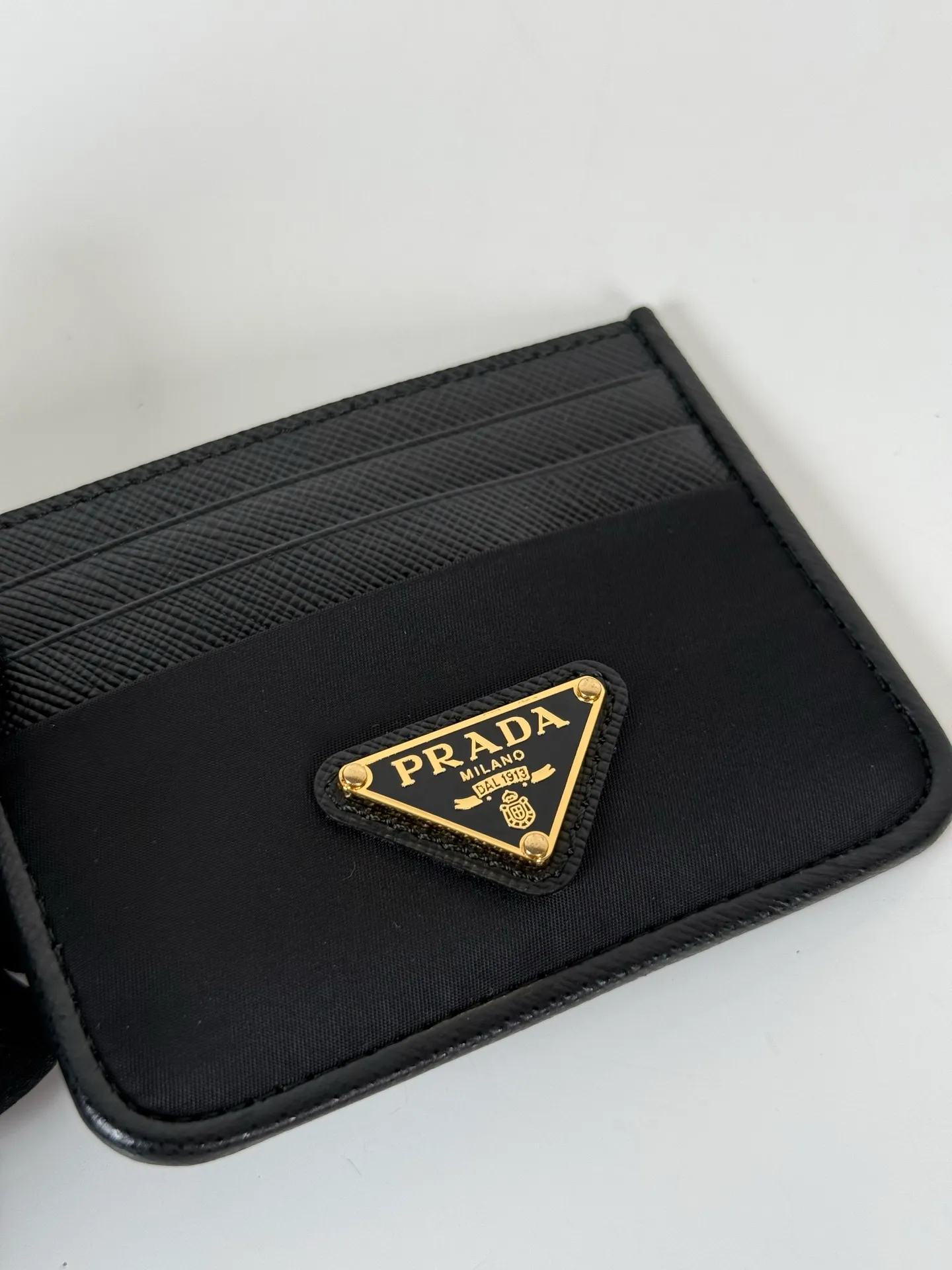 💰300, P Home ➡️ Unisex small card holder, model 1MC025, original quality, imported cross pattern + nylon fabric, 6 card slots ➕ one middle sandwich, can hold multiple cards and zeros 💰, size 11.2×8.5cm, taken in kind, what you see is what you get