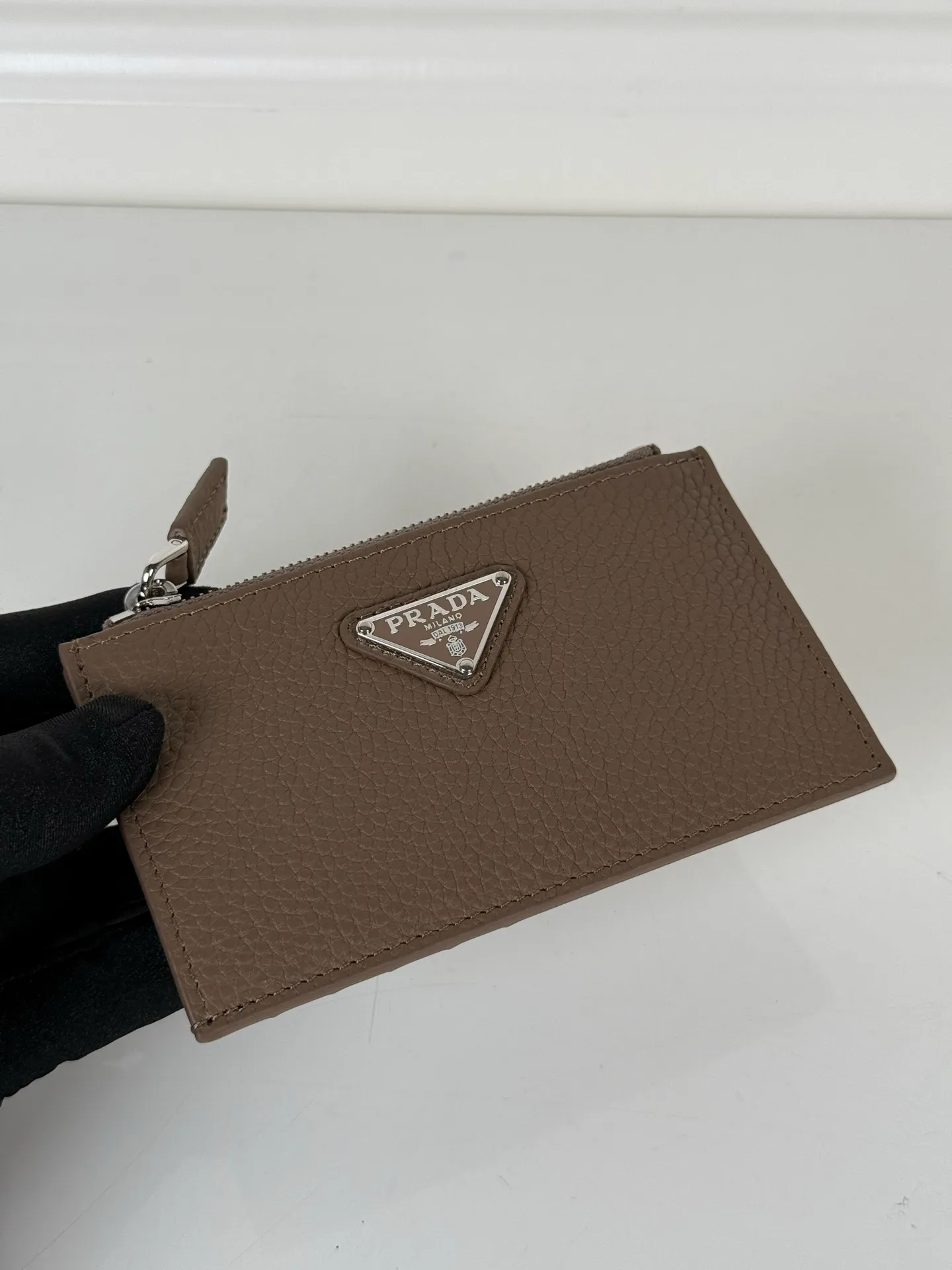 💰420, P Home➡️Gray deerskin bag, model: 2MC086, unisex model, 5 card slots, large capacity, 1 leather zipper bag, 8cm*13cm, 175 steel stamp