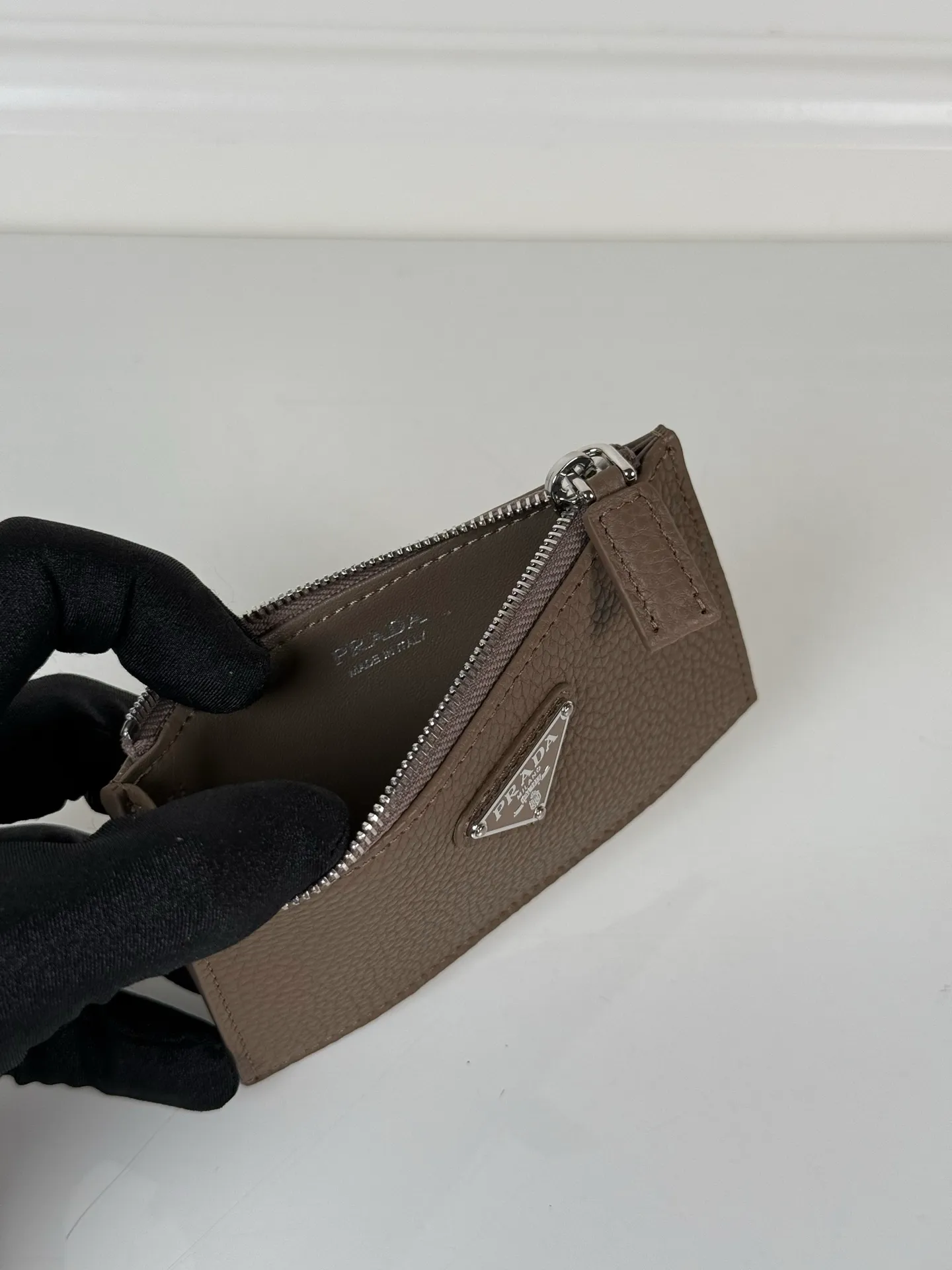 💰420, P Home➡️Gray deerskin bag, model: 2MC086, unisex model, 5 card slots, large capacity, 1 leather zipper bag, 8cm*13cm, 175 steel stamp