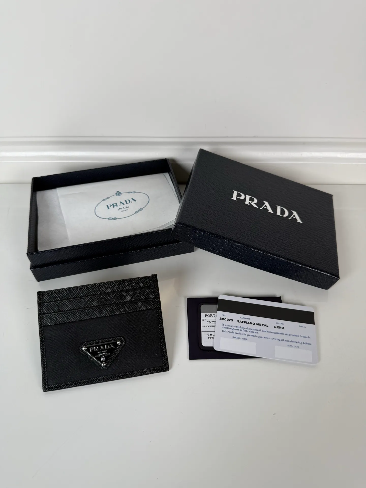 💰300, P Home ➡️ Unisex small card holder, model 2MC025, original quality, imported cross pattern + nylon fabric, 6 card slots ➕ one middle sandwich, can hold multiple cards and zeros 💰, size 11.2×8.5cm, taken in kind, what you see is what you get