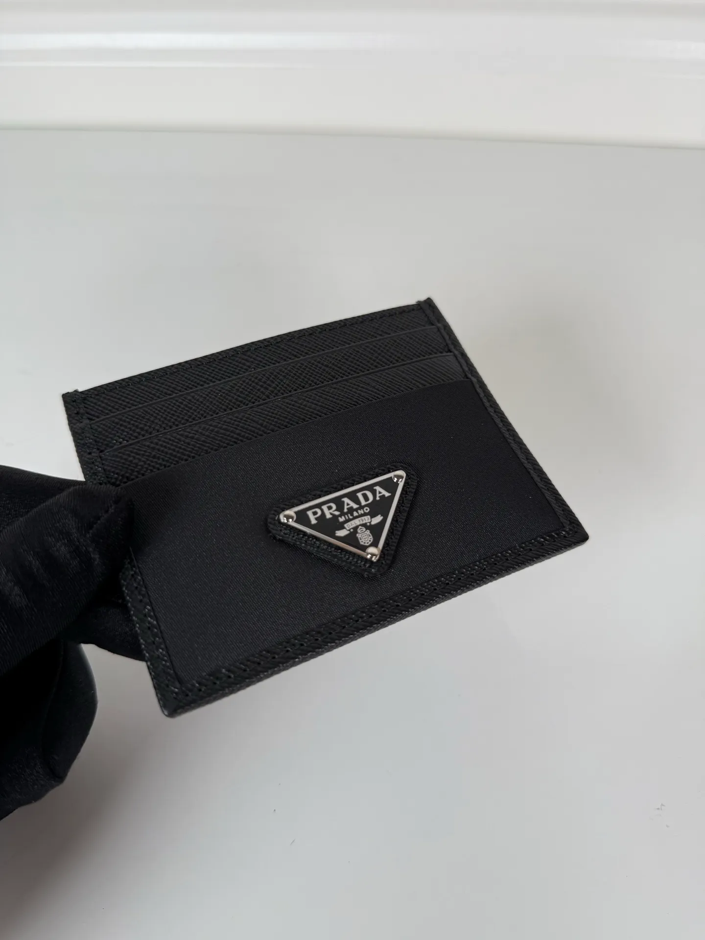 💰300, P Home ➡️ Unisex small card holder, model 2MC025, original quality, imported cross pattern + nylon fabric, 6 card slots ➕ one middle sandwich, can hold multiple cards and zeros 💰, size 11.2×8.5cm, taken in kind, what you see is what you get