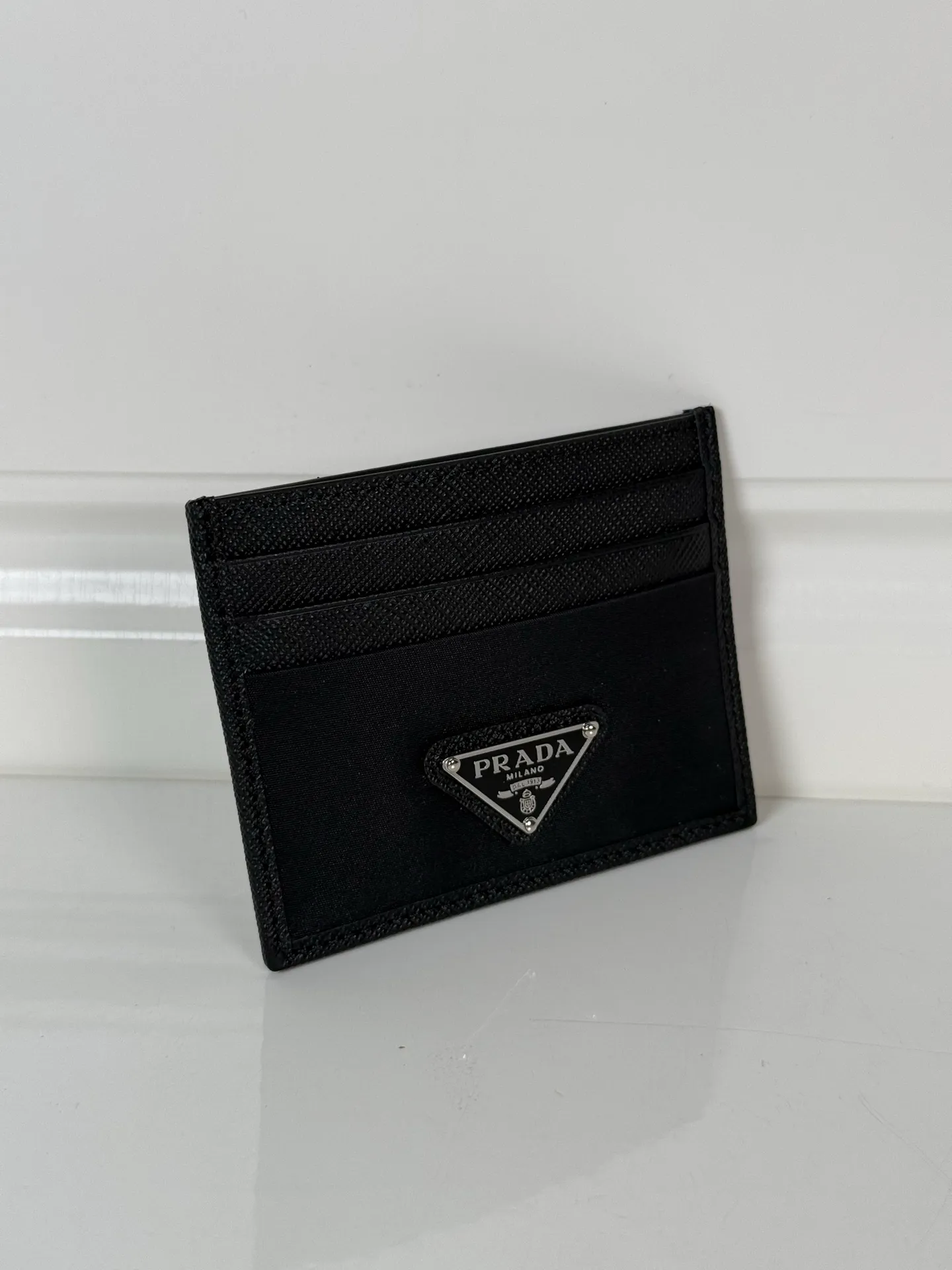 💰300, P Home ➡️ Unisex small card holder, model 2MC025, original quality, imported cross pattern + nylon fabric, 6 card slots ➕ one middle sandwich, can hold multiple cards and zeros 💰, size 11.2×8.5cm, taken in kind, what you see is what you get