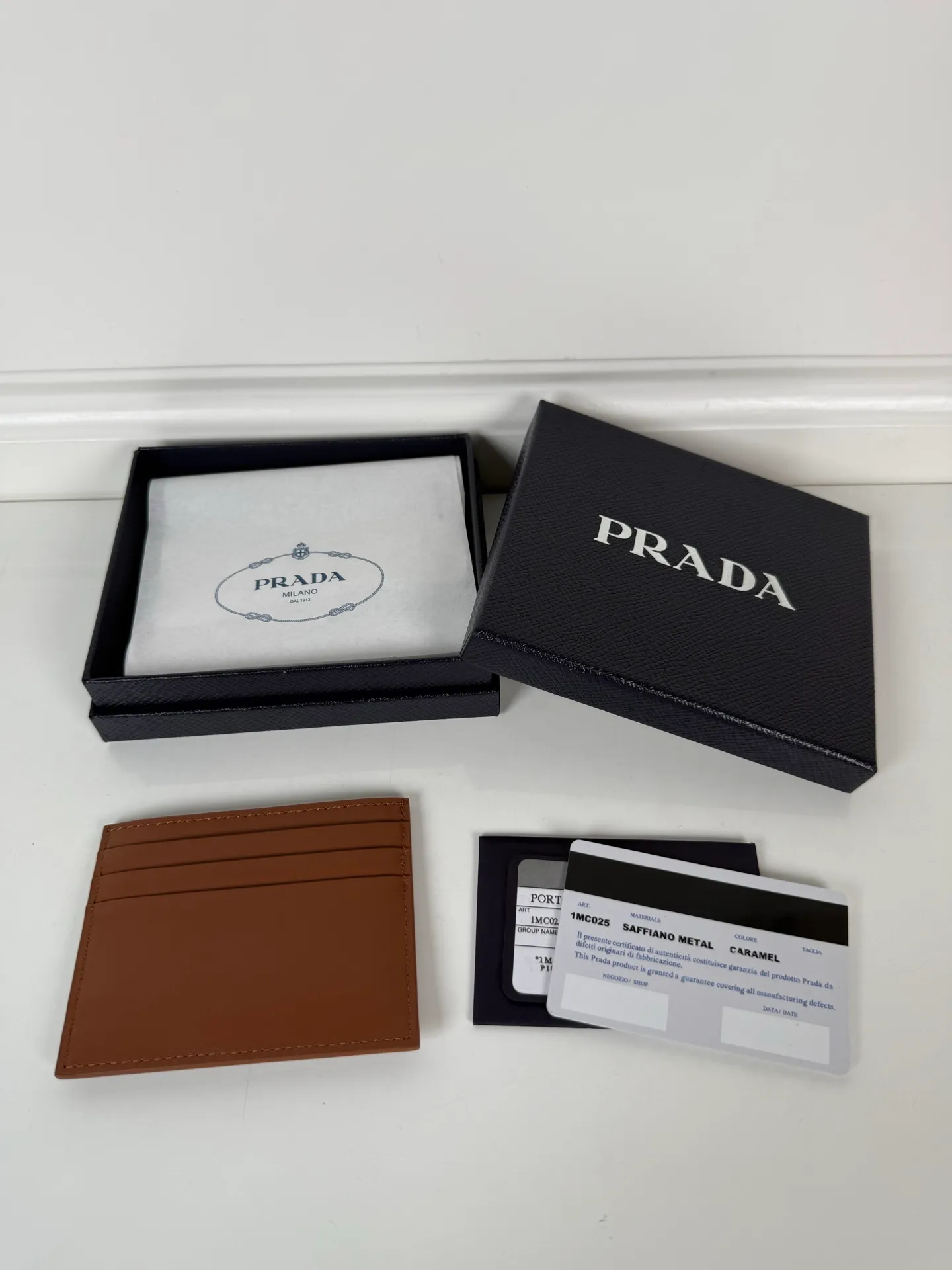 💰300, P Home➡️ Plain nappa leather small card holder, caramel color, unisex style, model 1MC025, original quality, 6 card slots ➕One middle compartment, can hold multiple cards and zeros 💰, size 11.2×8.5cm, real shot, what you see is what you get