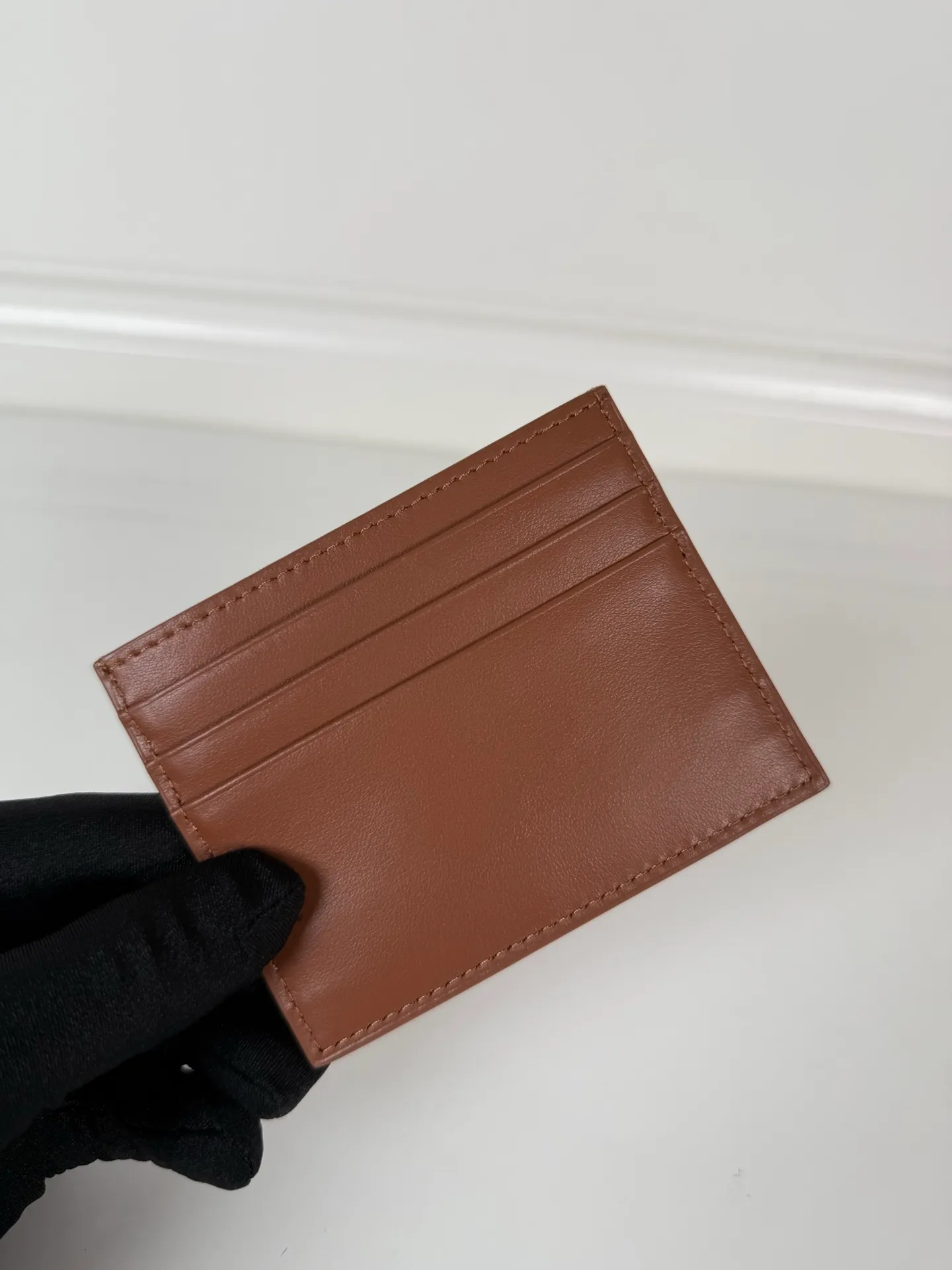 💰300, P Home➡️ Plain nappa leather small card holder, caramel color, unisex style, model 1MC025, original quality, 6 card slots ➕One middle compartment, can hold multiple cards and zeros 💰, size 11.2×8.5cm, real shot, what you see is what you get