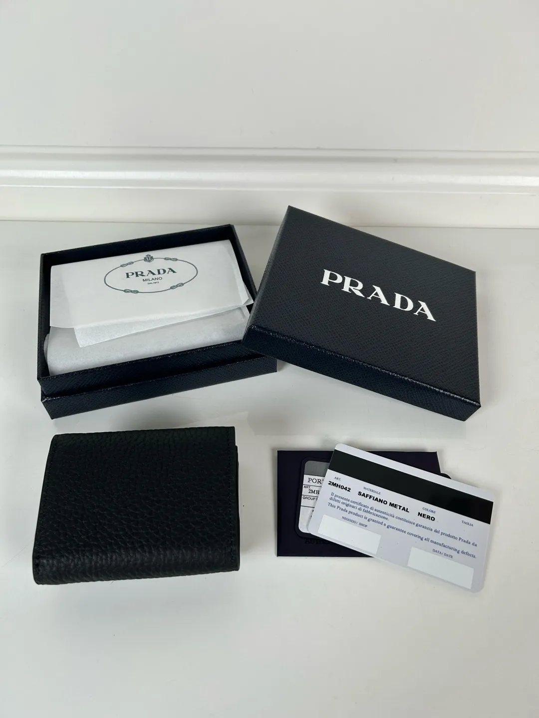 💰520, P Home ➡️ Mini tri-fold wallet for men and women, model 2MH042 black deer pattern leather, length 9cm, height 6.5, one receipt compartment, three card slots inside, one external coin pocket, the actual shooting quality is as shown in the picture