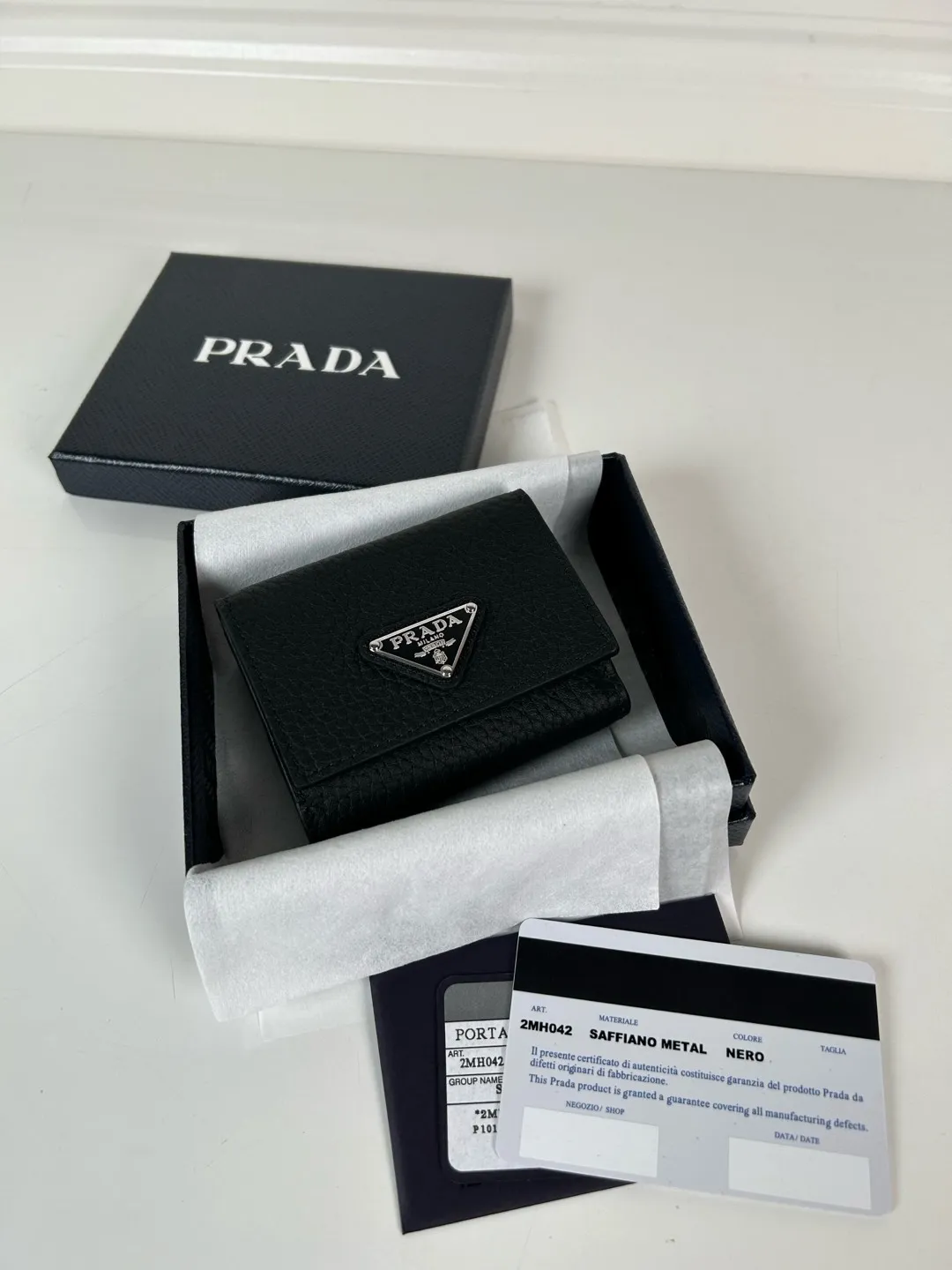 💰520, P Home ➡️ Mini tri-fold wallet for men and women, model 2MH042 black deer pattern leather, length 9cm, height 6.5, one receipt compartment, three card slots inside, one external coin pocket, the actual shooting quality is as shown in the picture
