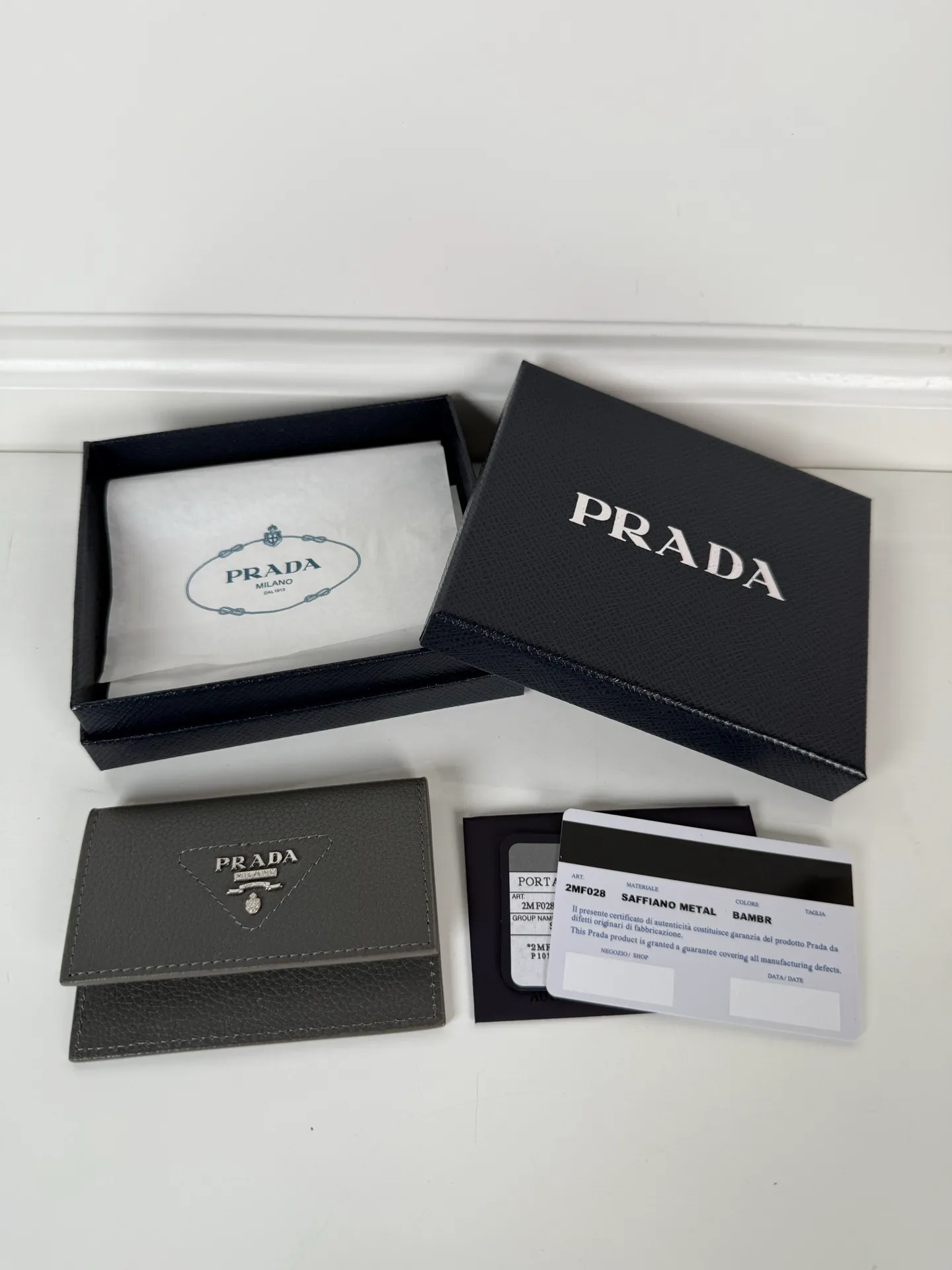 💰320, P Home ➡️ Unisex small card holder, gray, model: 2MF028, original quality, imported deerskin texture, 2 card slots, can hold multiple cards, size 10×7cm, actual photo, what you see is what you get