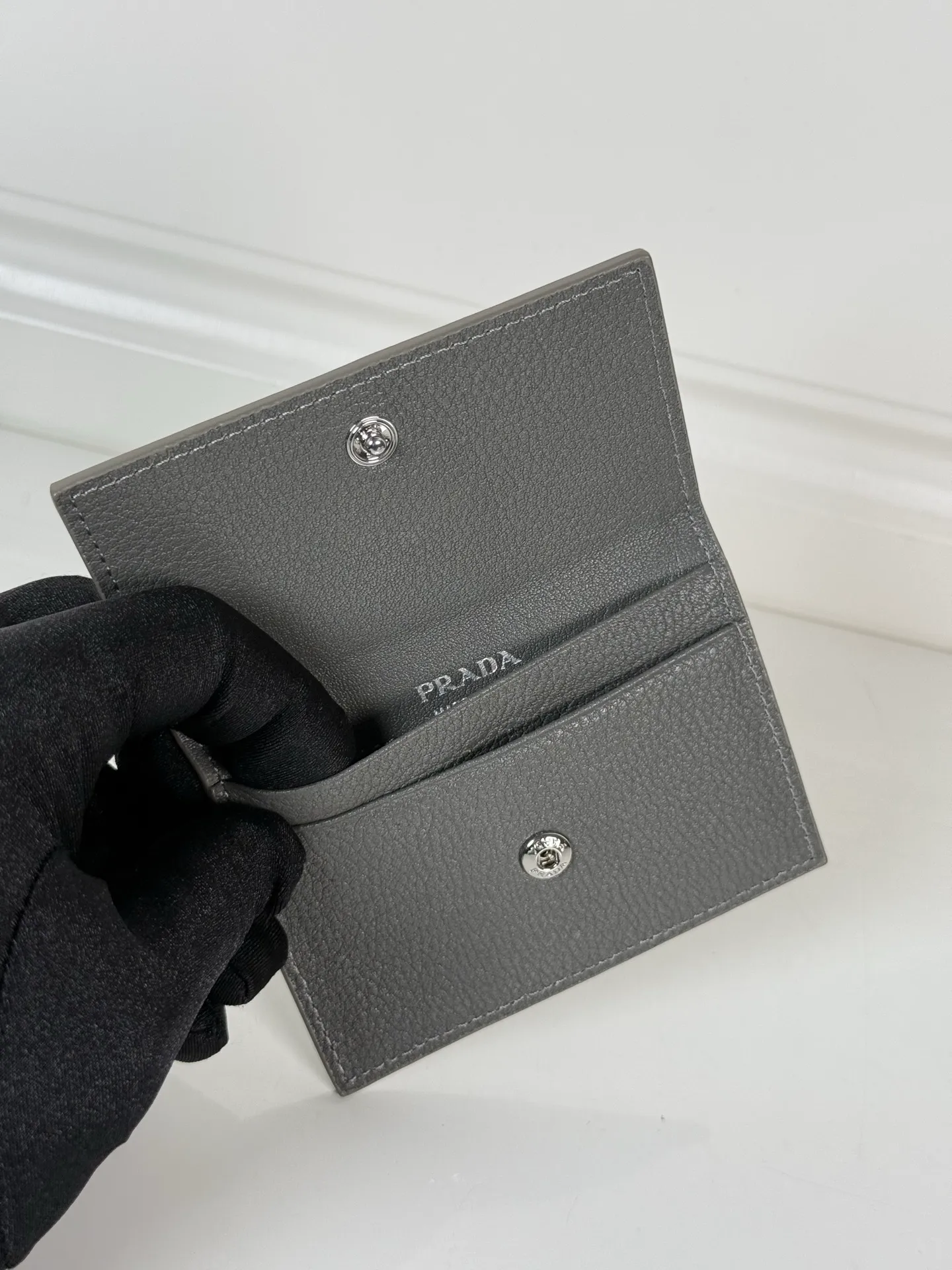 💰320, P Home ➡️ Unisex small card holder, gray, model: 2MF028, original quality, imported deerskin texture, 2 card slots, can hold multiple cards, size 10×7cm, actual photo, what you see is what you get