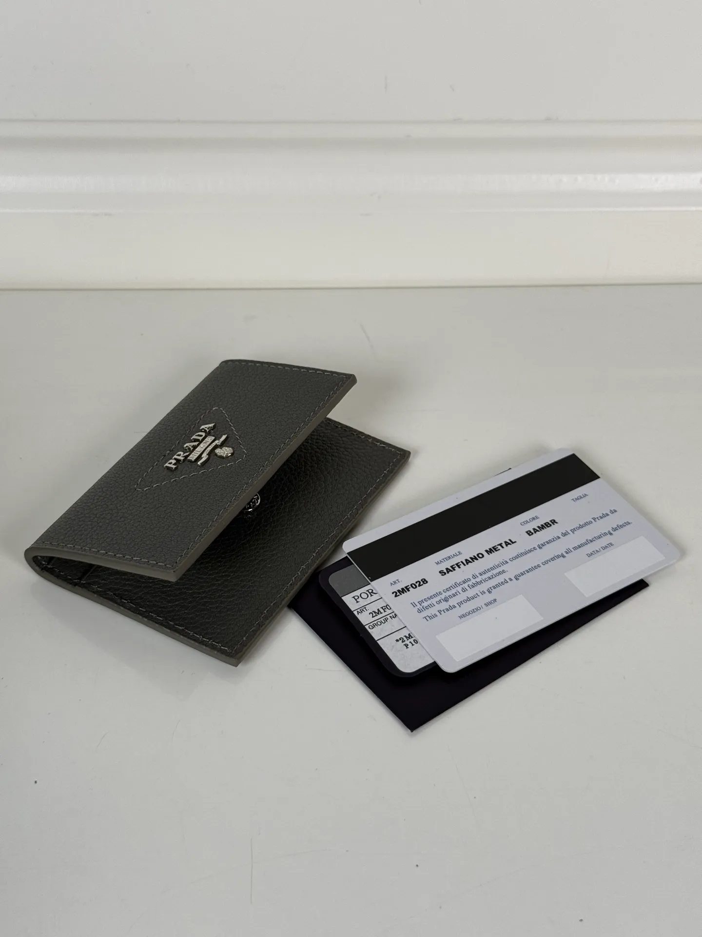💰320, P Home ➡️ Unisex small card holder, gray, model: 2MF028, original quality, imported deerskin texture, 2 card slots, can hold multiple cards, size 10×7cm, actual photo, what you see is what you get