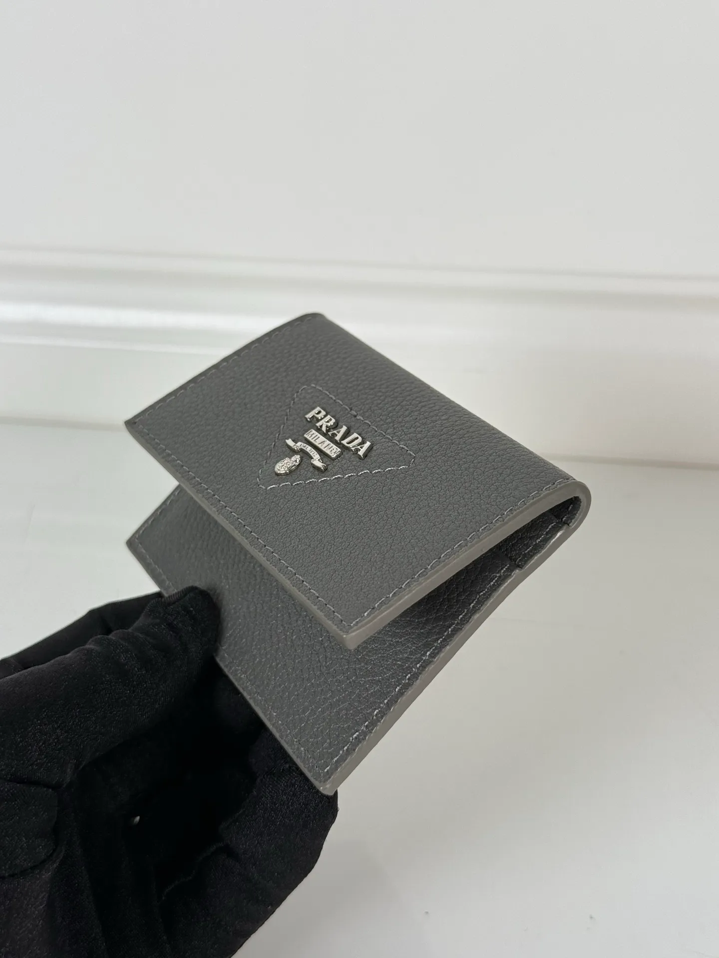 💰320, P Home ➡️ Unisex small card holder, gray, model: 2MF028, original quality, imported deerskin texture, 2 card slots, can hold multiple cards, size 10×7cm, actual photo, what you see is what you get