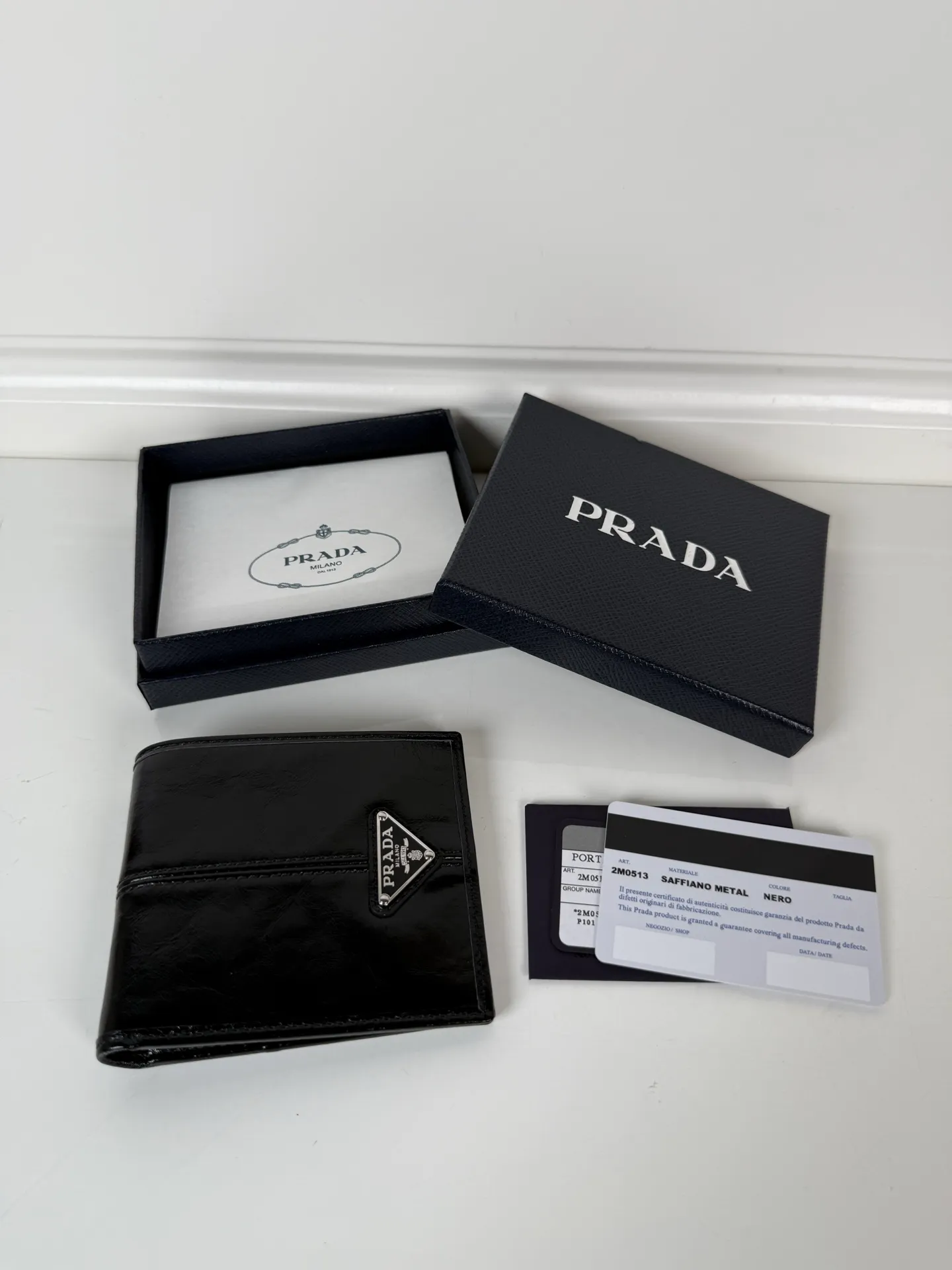 💰400, P Home ➡️Men's short wallet, (black waxed leather) model 2M0513, made of black waxed cowhide, eight card slots, length 11 height 9.5cm, 175 steel stamp, meticulous and neat workmanship as shown in the picture