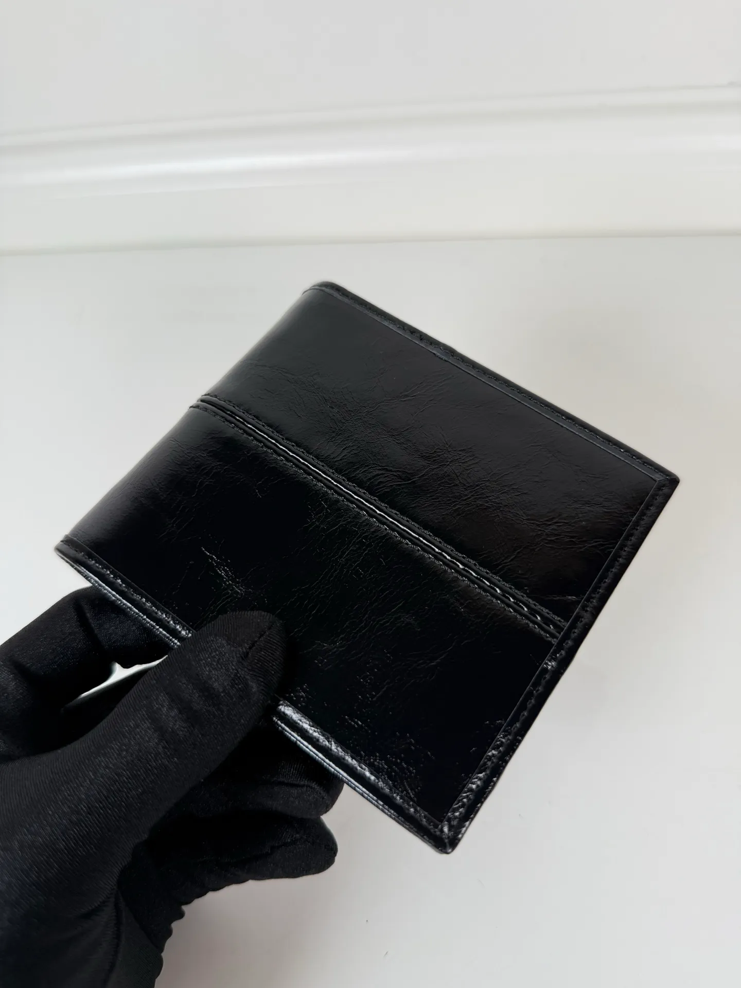 💰400, P Home ➡️Men's short wallet, (black waxed leather) model 2M0513, made of black waxed cowhide, eight card slots, length 11 height 9.5cm, 175 steel stamp, meticulous and neat workmanship as shown in the picture