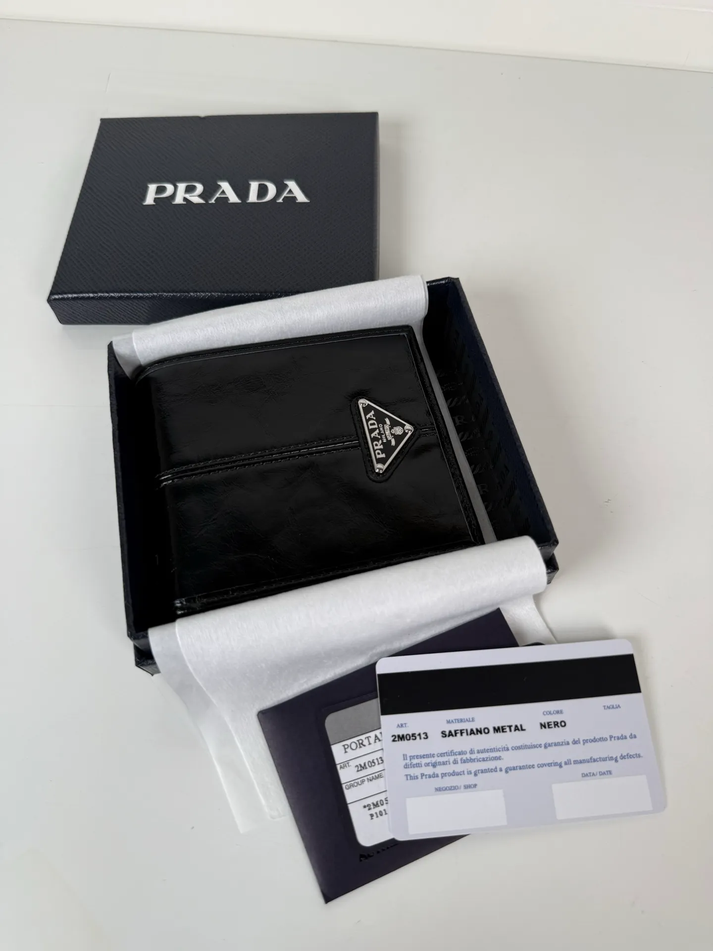 💰400, P Home ➡️Men's short wallet, (black waxed leather) model 2M0513, made of black waxed cowhide, eight card slots, length 11 height 9.5cm, 175 steel stamp, meticulous and neat workmanship as shown in the picture