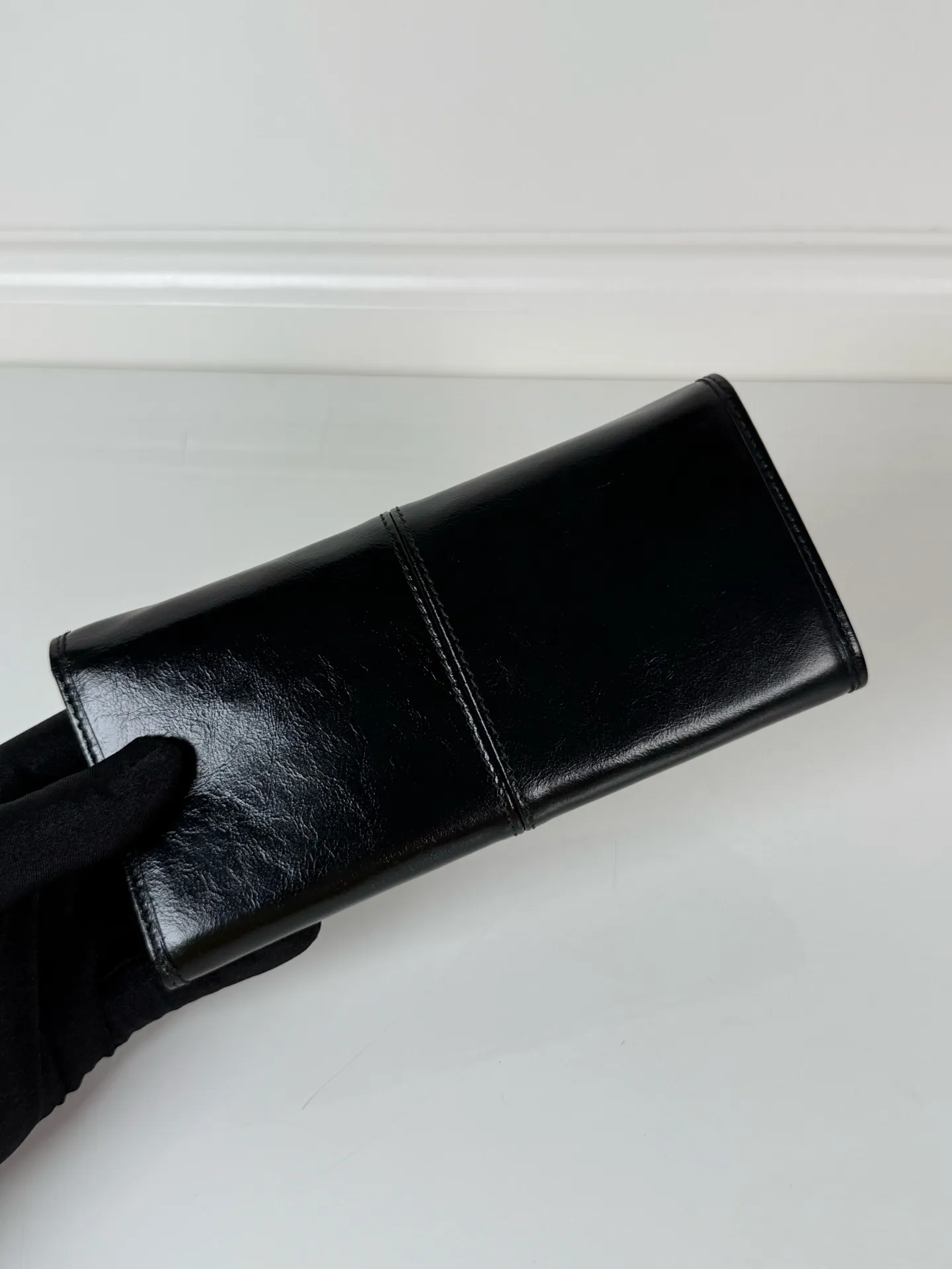 💰600, P Home➡️Ladies flip wallet, model 1MH132, black, made of imported oil-waxed cowhide, original quality, size 18.7x9.5cm, taken in kind, what you see is what you get