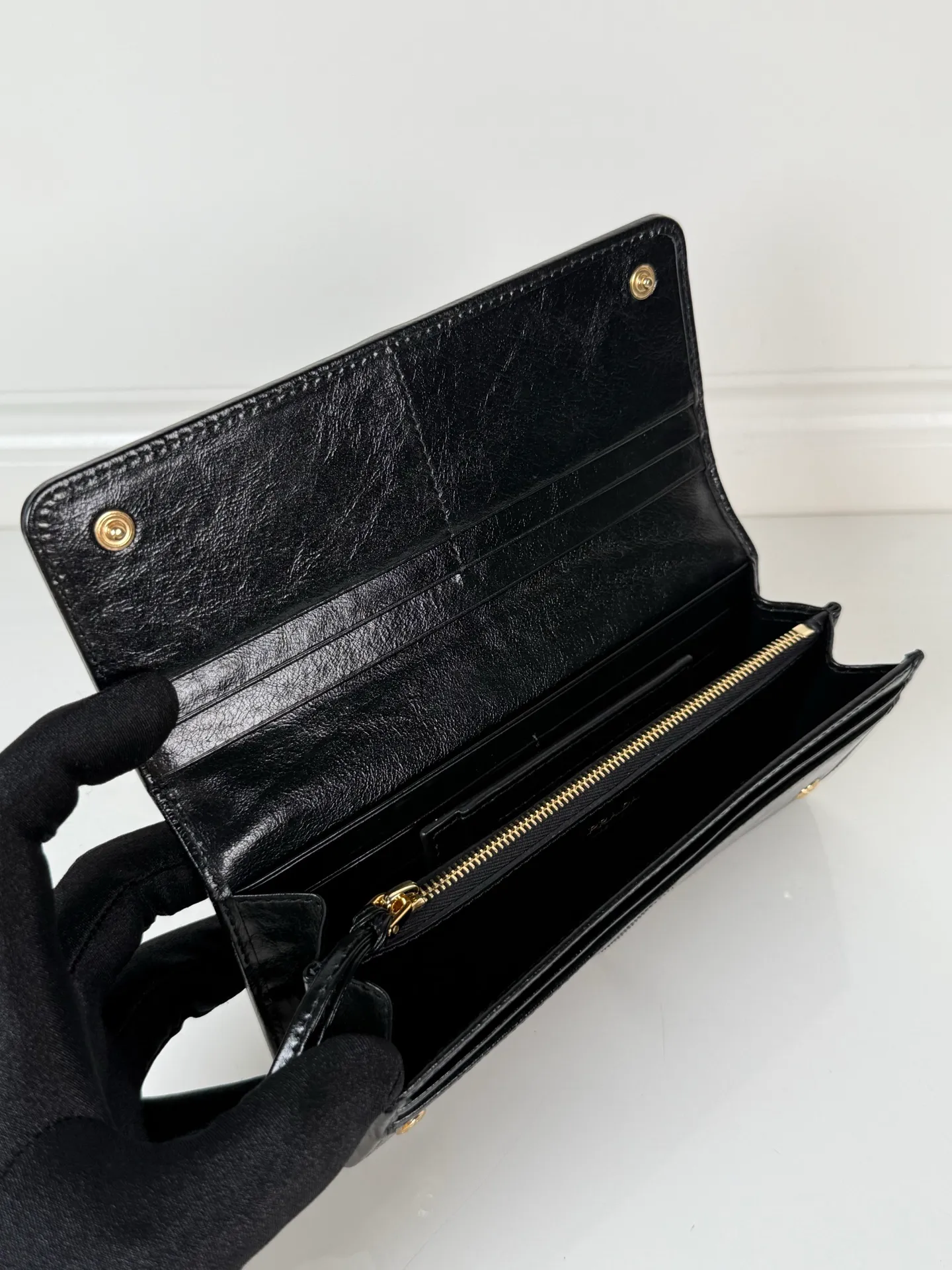 💰600, P Home➡️Ladies flip wallet, model 1MH132, black, made of imported oil-waxed cowhide, original quality, size 18.7x9.5cm, taken in kind, what you see is what you get