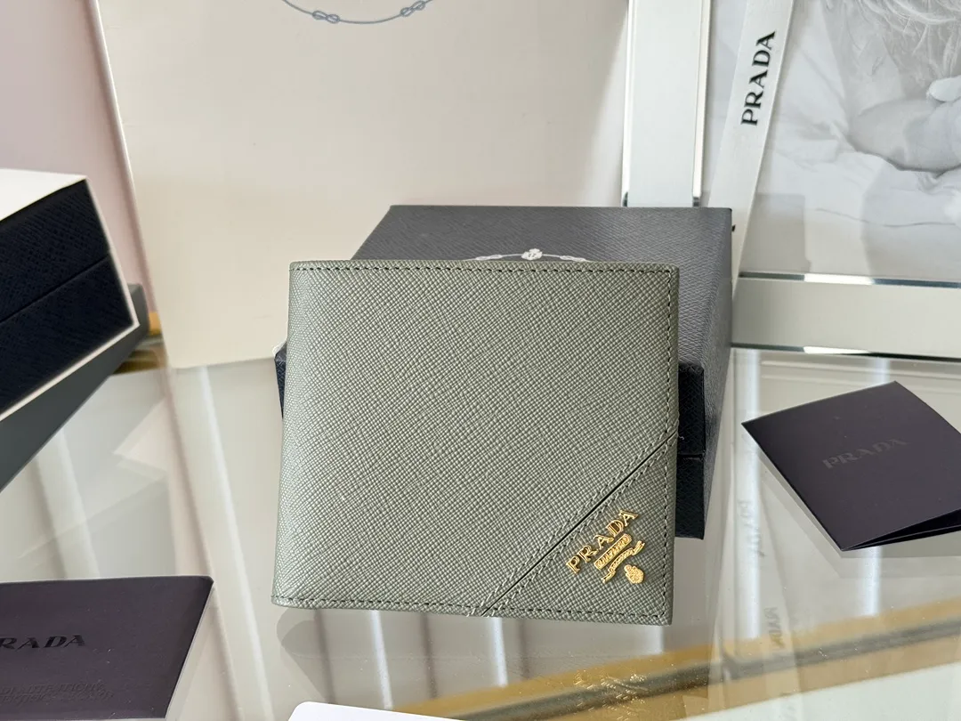 prada men's cross pattern short clip, easy to store, can hold 8 cards and cash, a must-have for men, model 2M0513, original quality, Saffiano cross pattern➕made from imported hardware, size 11cm×9.5cm, color as shown