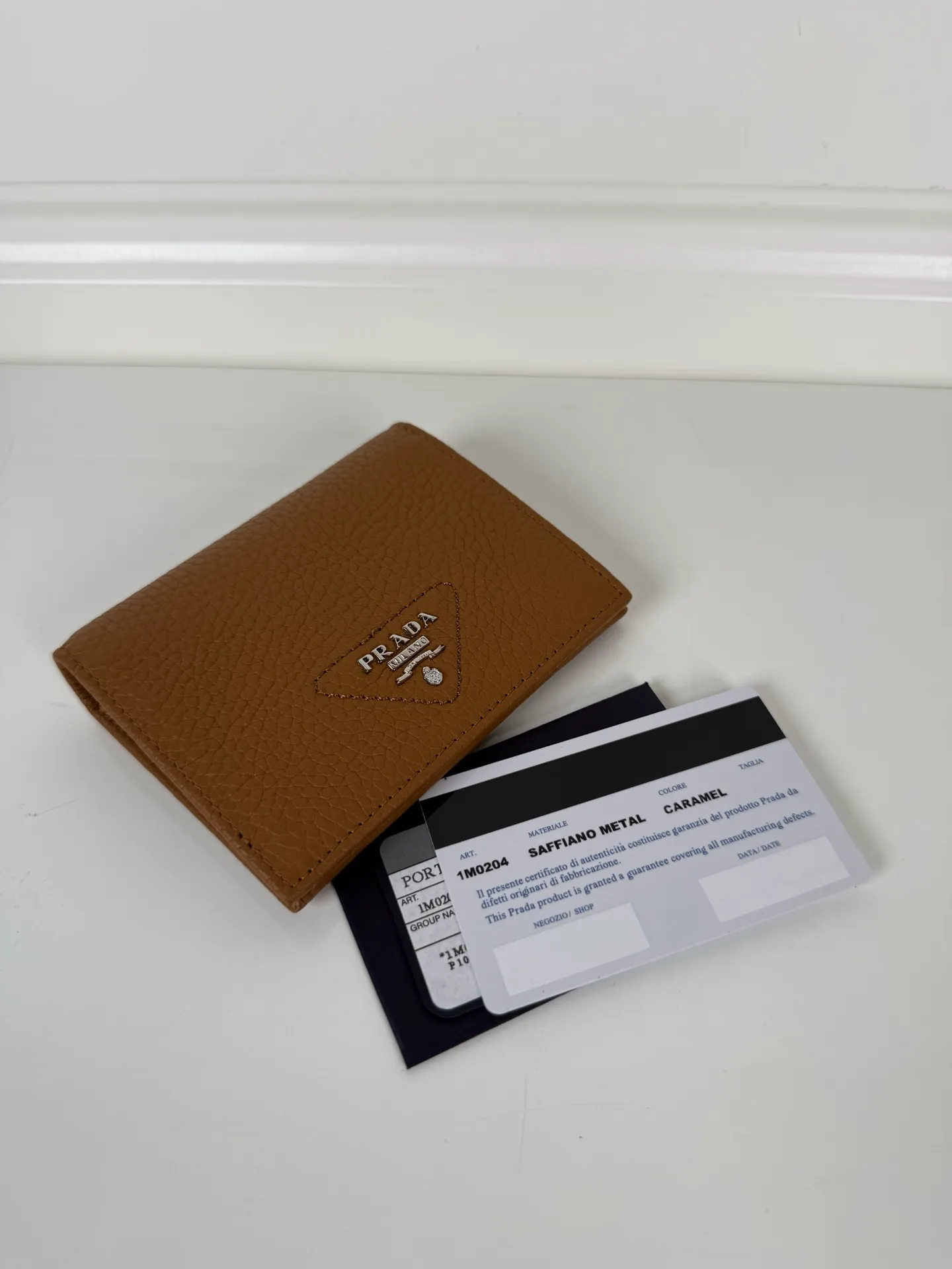 💰440, P Home ➡️Ladies two-fold short clip, model 1M0204, made of fine-grained deerskin, length 11.2 cm and height 9.5cm, simple and practical to enhance personal taste, 175 steel stamp