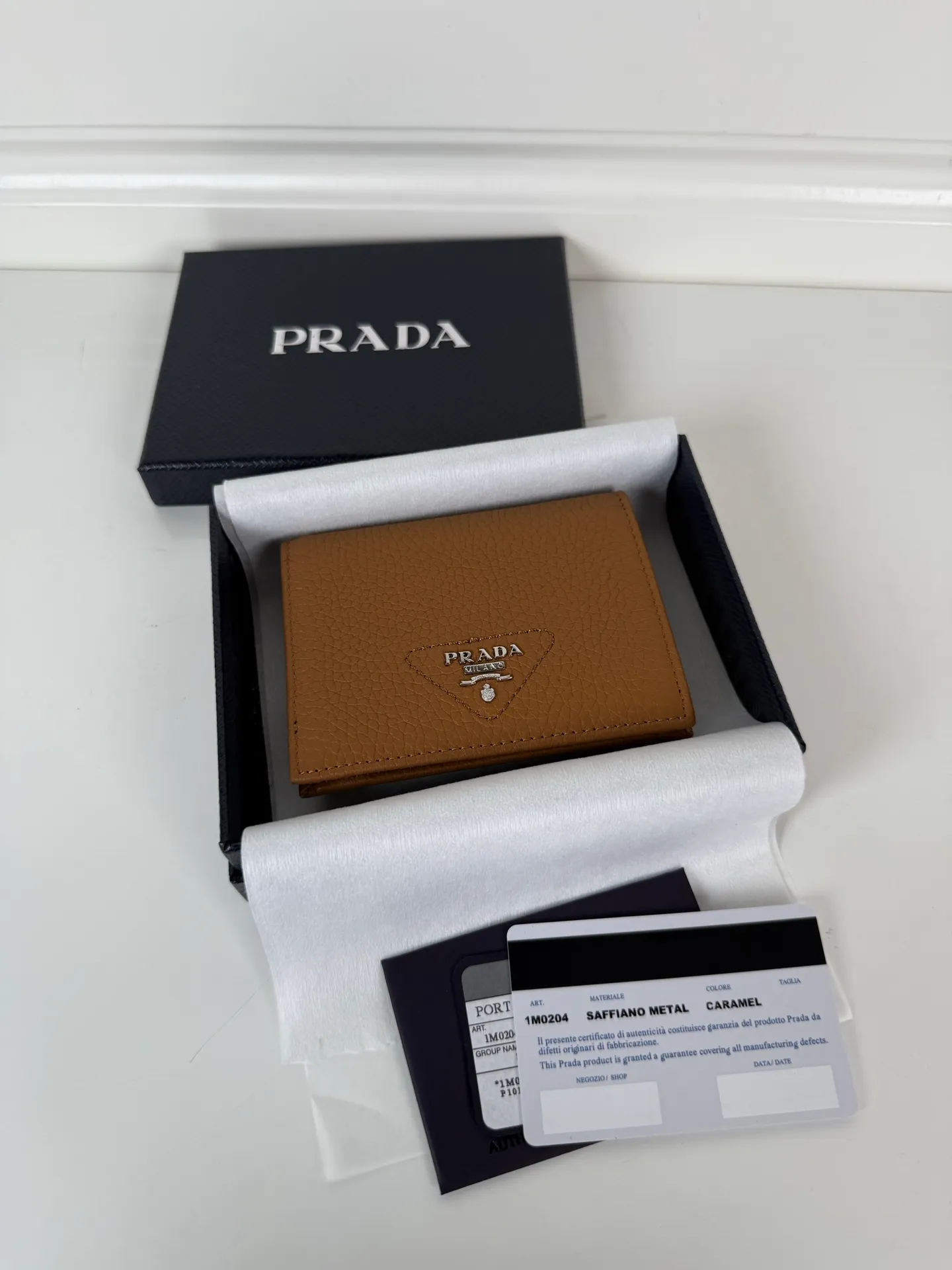 💰440, P Home ➡️Ladies two-fold short clip, model 1M0204, made of fine-grained deerskin, length 11.2 cm and height 9.5cm, simple and practical to enhance personal taste, 175 steel stamp