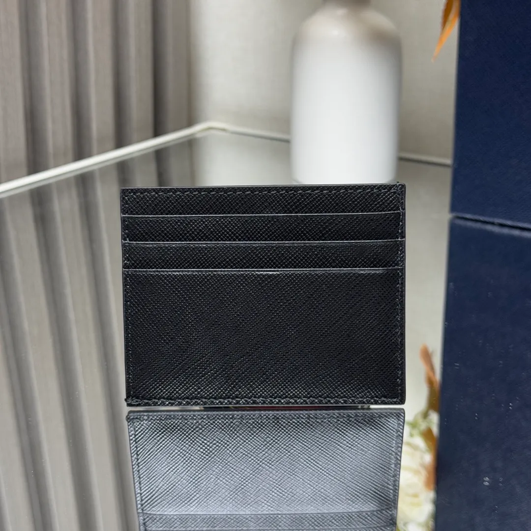 P340 [Top Original] PRADA's new card holder💼Model 2MC223, inner code 164 OEM code💋 This Saffiano leather card holder is equipped with six card slots, a main pocket and fabric lining. The Prada enamel triangle logo at the bottom corner highlights the brand's style. 🏅️🏅️🏅️Size: length 10cm*height 8cm