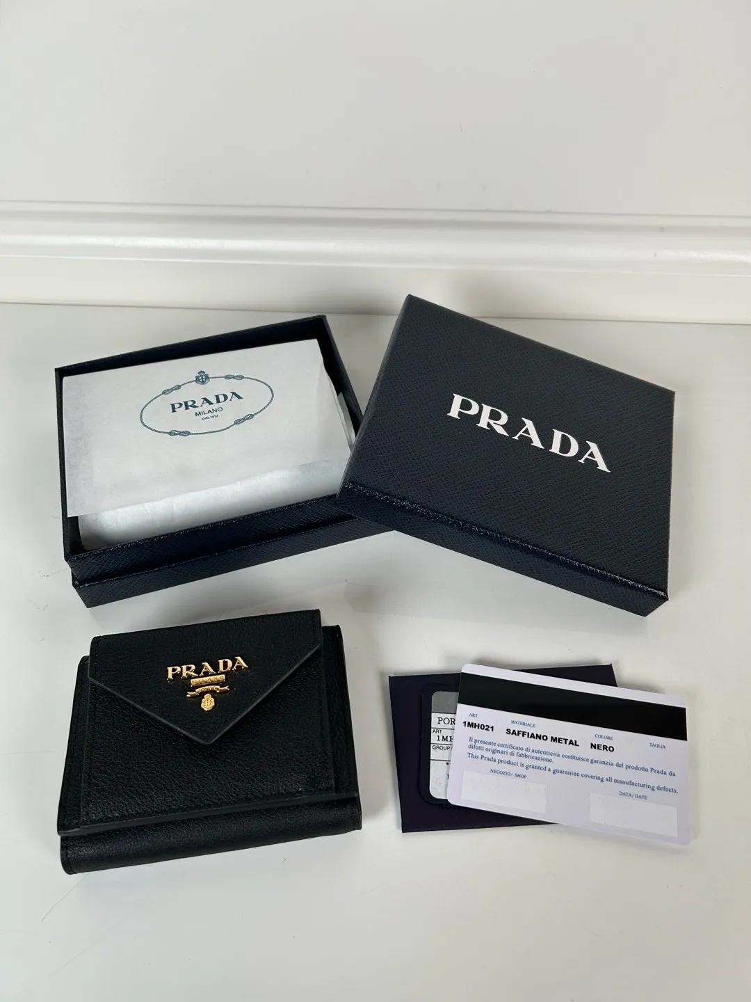 💰520, P Home➡️Women's mini tri-fold wallet, model 1MH021, fine-grained deerskin, length 10cm, height 7.5, a receipt compartment, three card slots inside, and an external coin pocket, the actual shooting quality is as shown in the picture