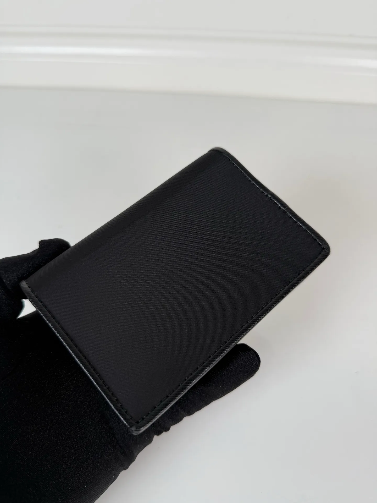 💰460, P Home→Snap-button short clip, unisex, model 1MV021, one banknote compartment, four card slots, two internal pockets, and one zipper pocket, size 11.2x8.5cm, fully functional, simple and elegant, well-made and full of texture, moderate size to put in the bag for easy storage when traveling, 🔥 Popular style worth recommending [strong][strong]