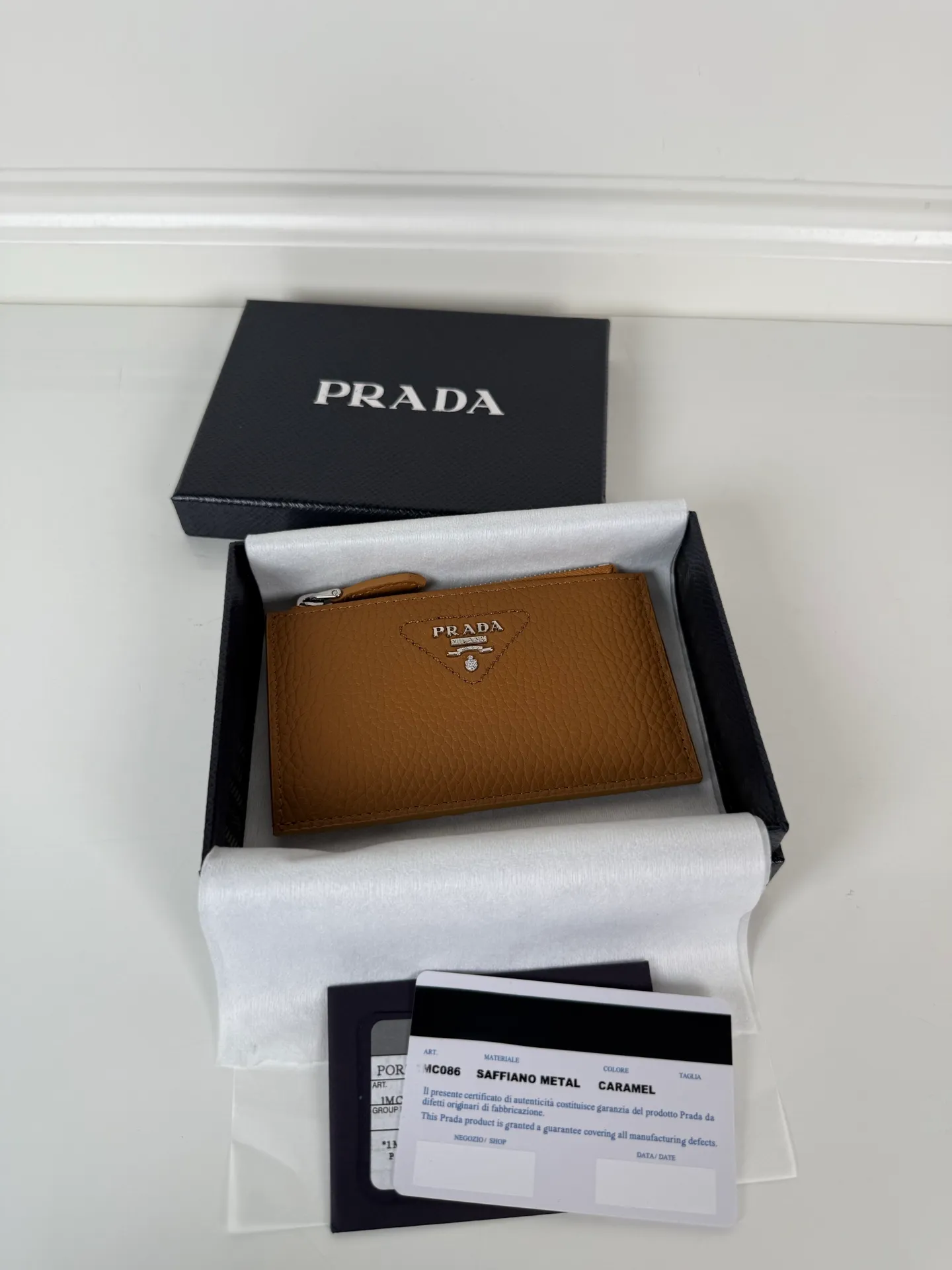 💰420, P Home➡️Caramel color thin deer pickup bag, model: 2MC086, unisex model, 5 card slots, large capacity, 1 leather zipper bag, 8cm*13cm, 175 steel stamp