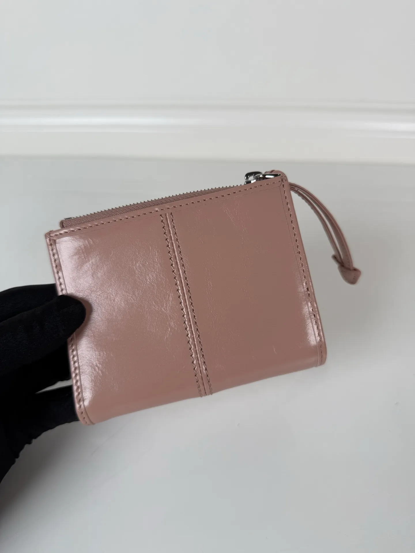 💰440, P Home ➡️ Unisex short wallet, model 1ML050, made of pink waxed leather, eight card slots, one receipt compartment, one zipper coin bag, length 11.5cm, height 9.5cm, 175 steel stamp, meticulous workmanship as shown in the picture
