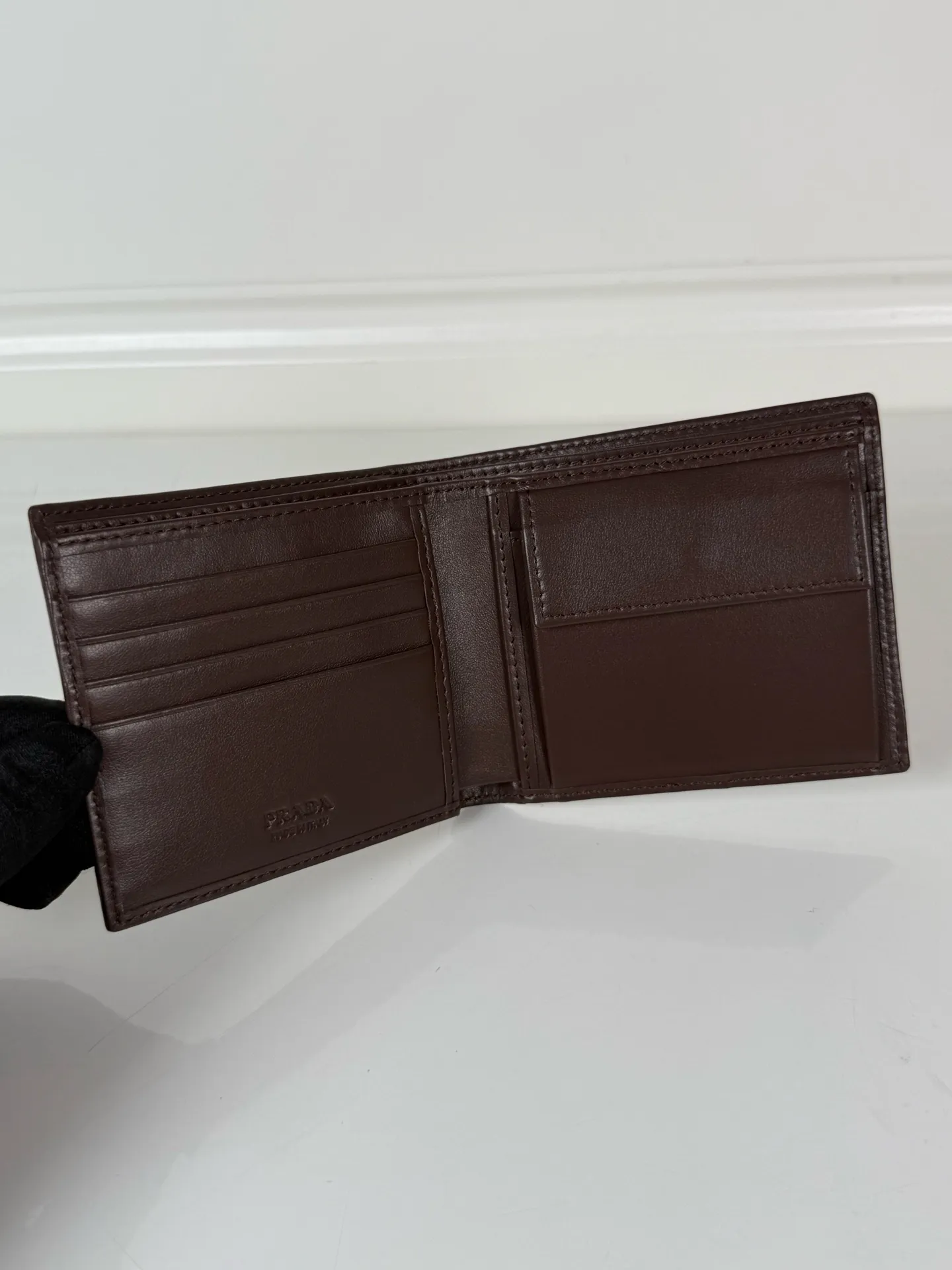 💰400, P Home➡️Nylon fabric + suede short clip, model 2M0738, one snap bag, four card slots, size 11x9.5 cm, real shot quality as shown,