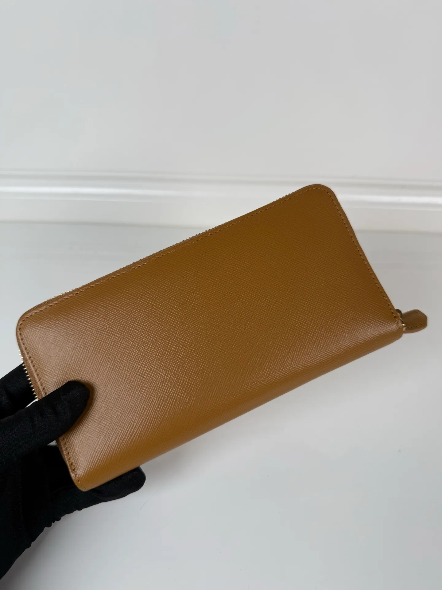 💰560, P Home➡️Cross-grain single zipper wallet, caramel color, model 1ML506, yuan quality, made of cross-grain cowhide, size 20×10.3cm, 175 steel stamp, exquisite workmanship as shown in the picture