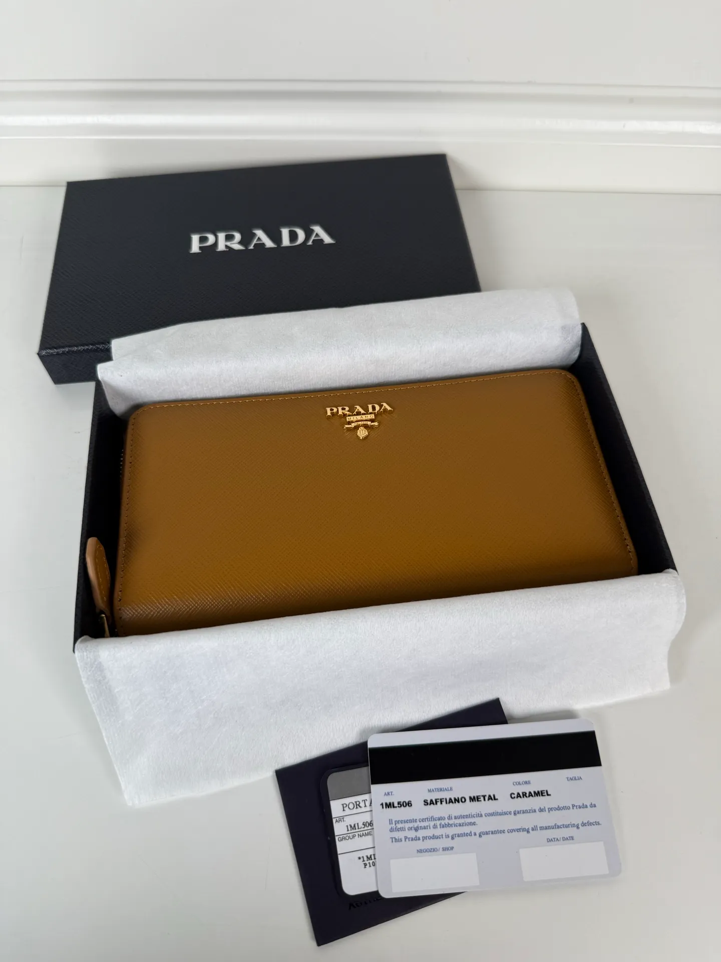 💰560, P Home➡️Cross-grain single zipper wallet, caramel color, model 1ML506, yuan quality, made of cross-grain cowhide, size 20×10.3cm, 175 steel stamp, exquisite workmanship as shown in the picture