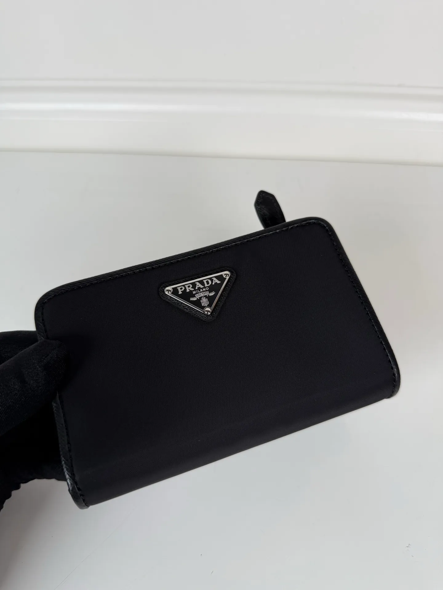 💰520, P Home➡️Women's short clip made of cross pattern + nylon fabric, single quality, model 1M1225, ten card slots, two ID pockets, a zippered zero 💰 bag interlayer, size 14x9.5cm.