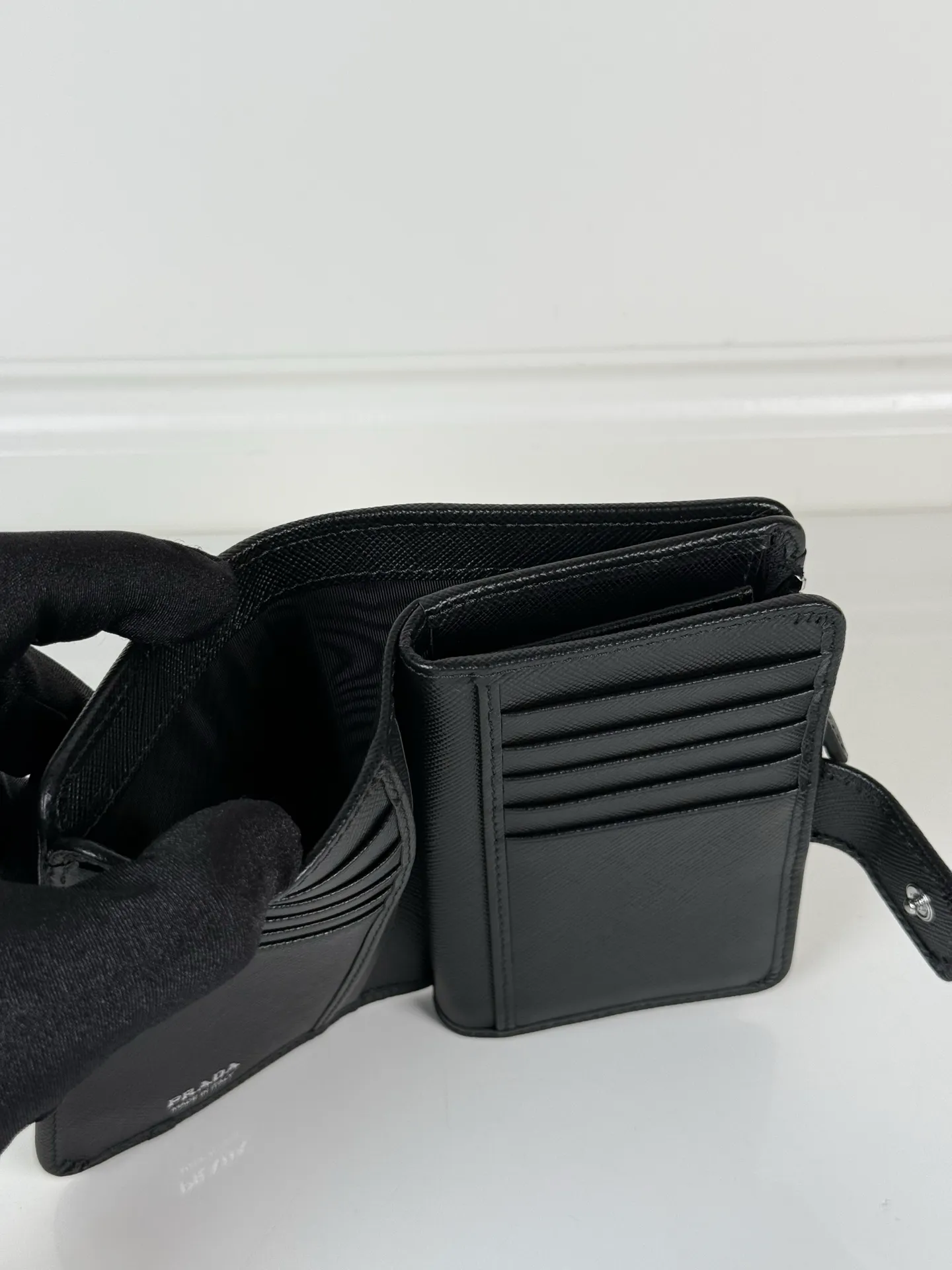 💰520, P Home➡️Women's short clip made of cross pattern + nylon fabric, single quality, model 1M1225, ten card slots, two ID pockets, a zippered zero 💰 bag interlayer, size 14x9.5cm.