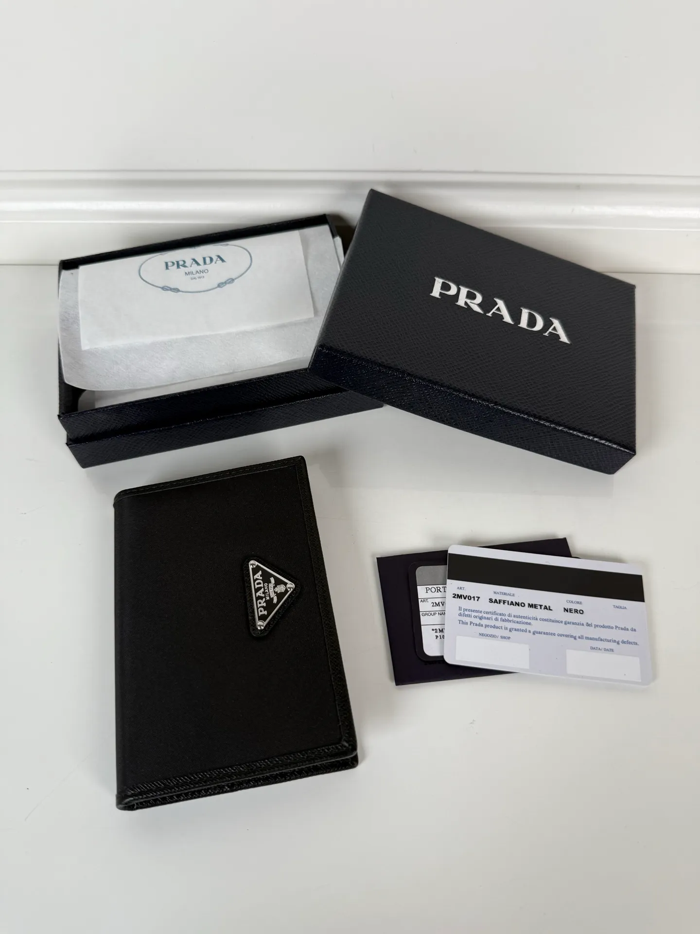 💰380, P Home➡️Male and female wallet + passport book📓, essential for business trips✈️, model: 2MV017, made of imported cross-grain cowhide + nylon fabric, 3 card slots, 3 inner ticket pockets, size: 9.5*14cm, 175 steel stamp, the quality of the order is as shown in the picture