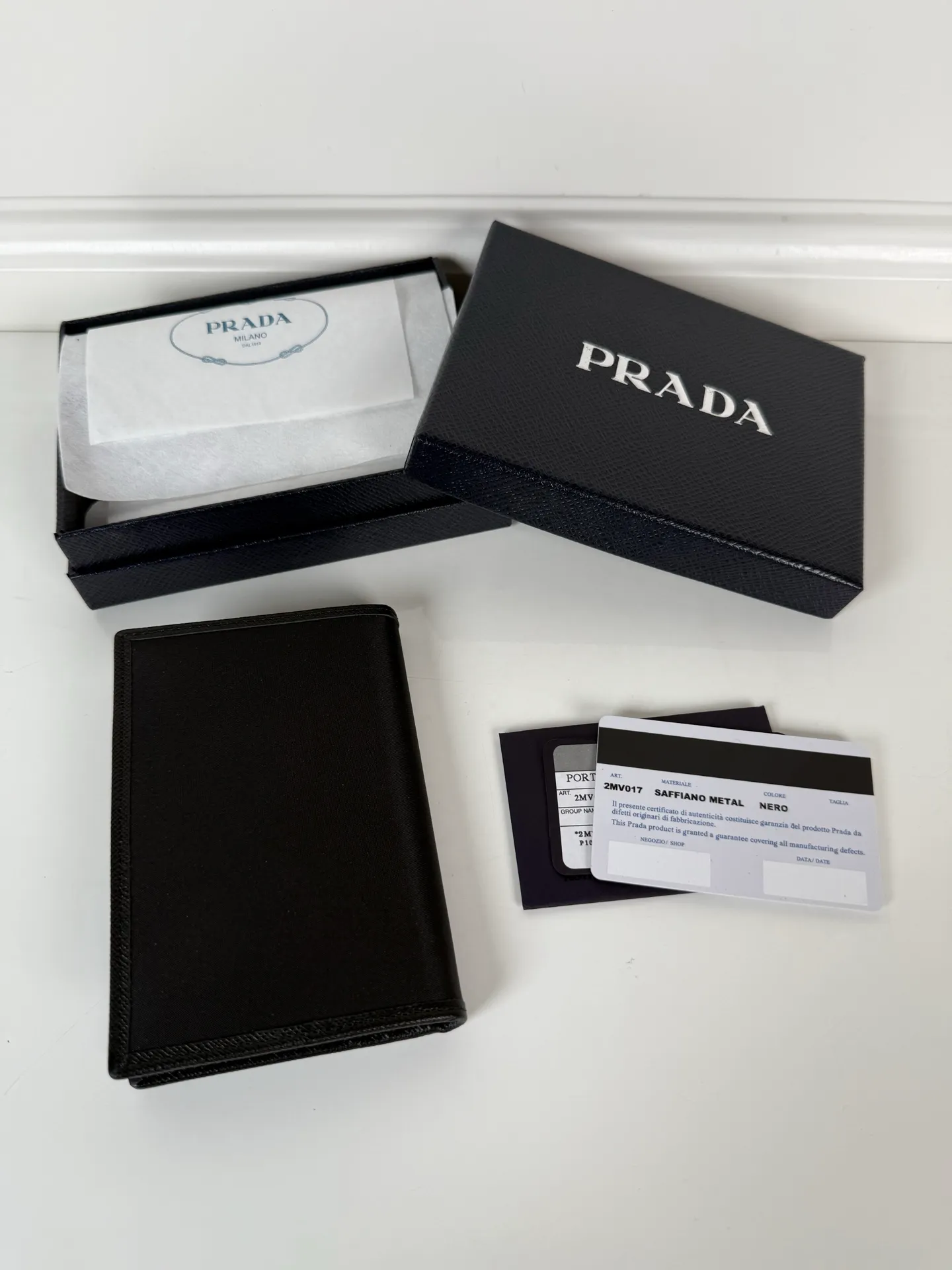 💰380, P Home➡️Male and female wallet + passport book📓, essential for business trips✈️, model: 2MV017, made of imported cross-grain cowhide + nylon fabric, 3 card slots, 3 inner ticket pockets, size: 9.5*14cm, 175 steel stamp, the quality of the order is as shown in the picture