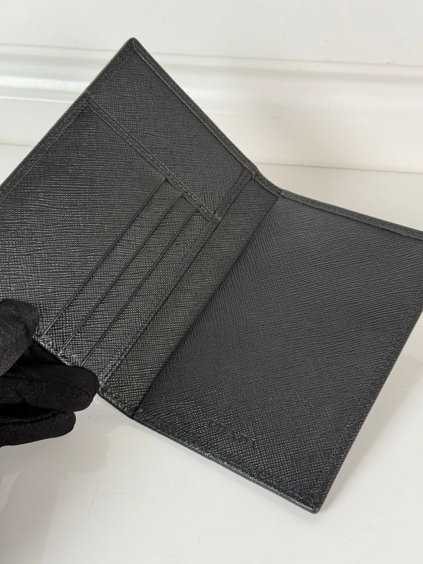 💰380, P Home➡️Male and female wallet + passport book📓, essential for business trips✈️, model: 2MV017, made of imported cross-grain cowhide + nylon fabric, 3 card slots, 3 inner ticket pockets, size: 9.5*14cm, 175 steel stamp, the quality of the order is as shown in the picture