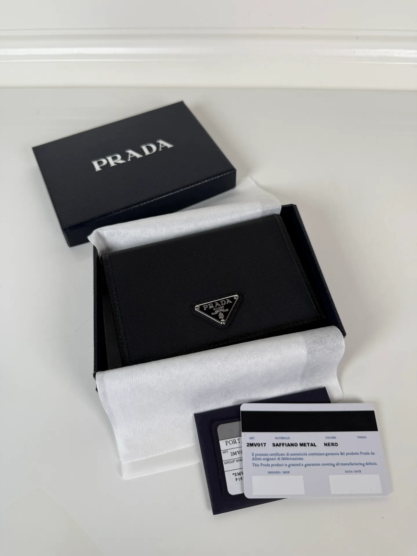 💰380, P Home➡️Male and female wallet + passport book📓, essential for business trips✈️, model: 2MV017, made of imported cross-grain cowhide + nylon fabric, 3 card slots, 3 inner ticket pockets, size: 9.5*14cm, 175 steel stamp, the quality of the order is as shown in the picture