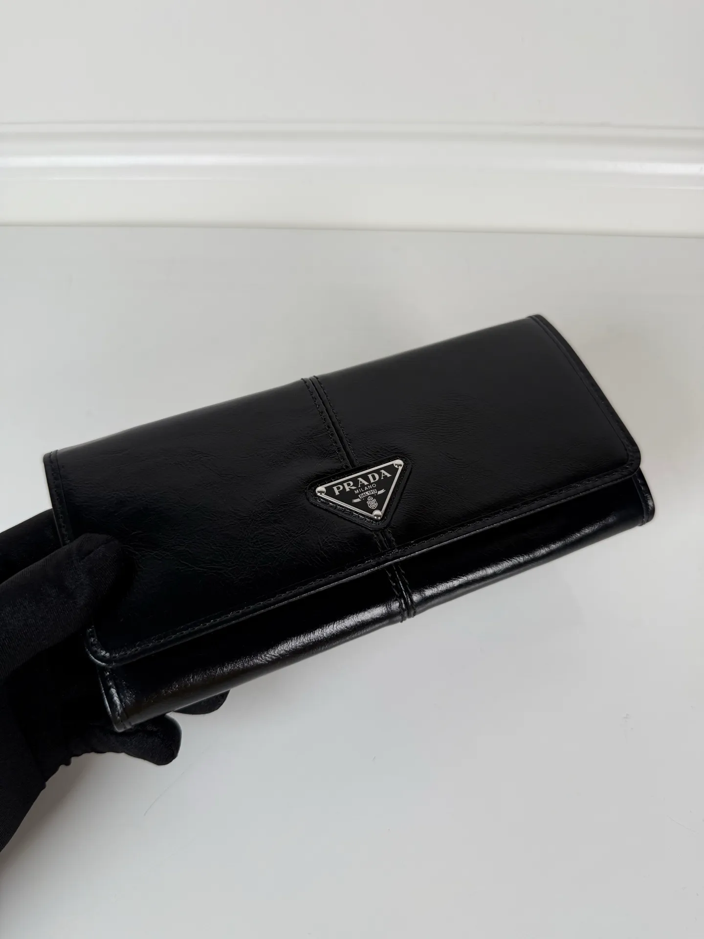 💰600, P Home➡️Ladies flip wallet, model 1MH132, black, made of imported oil-waxed cowhide, original quality, size 18.7x9.5cm, taken in kind, what you see is what you get
