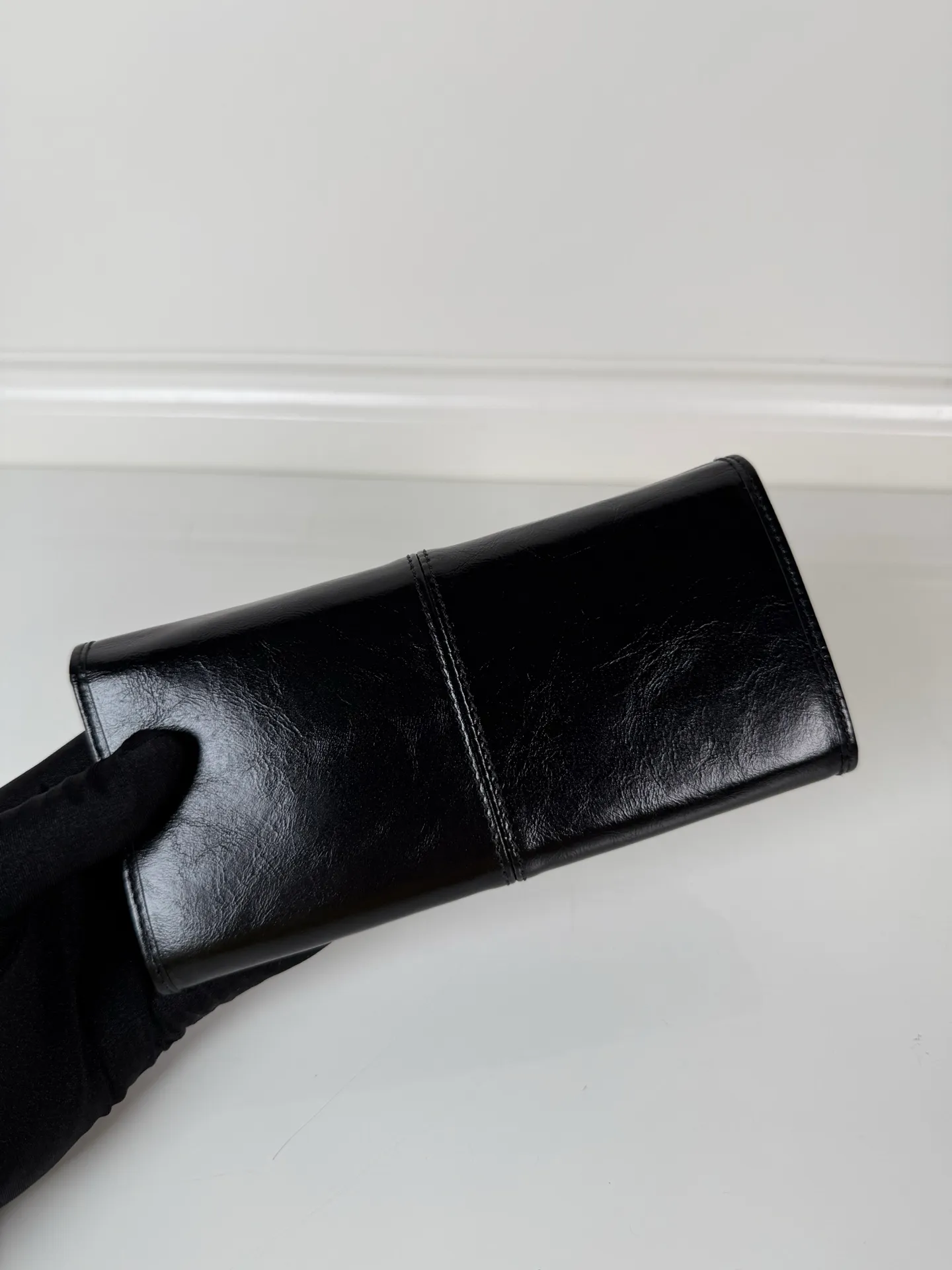 💰600, P Home➡️Ladies flip wallet, model 1MH132, black, made of imported oil-waxed cowhide, original quality, size 18.7x9.5cm, taken in kind, what you see is what you get