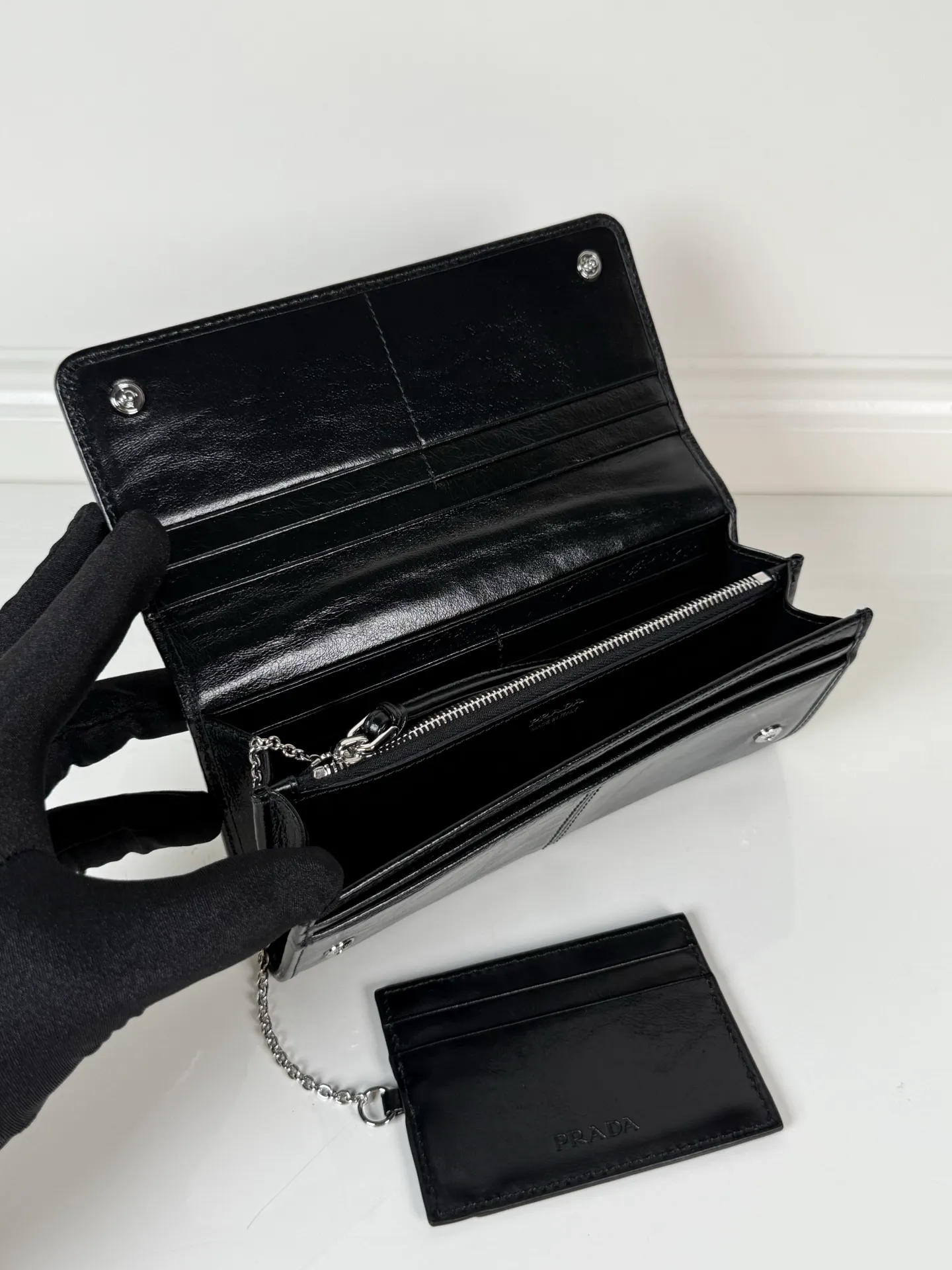 💰600, P Home➡️Ladies flip wallet, model 1MH132, black, made of imported oil-waxed cowhide, original quality, size 18.7x9.5cm, taken in kind, what you see is what you get